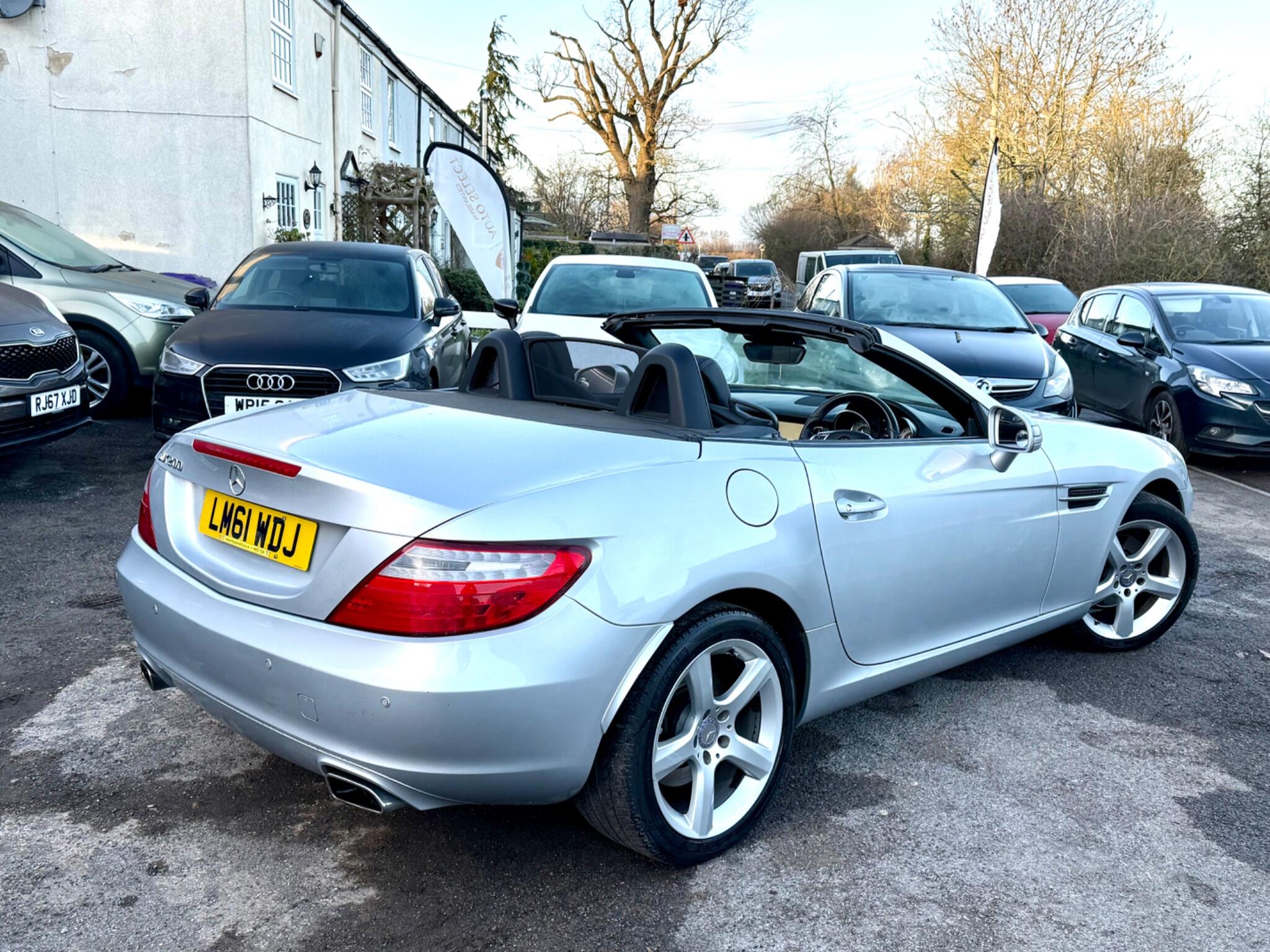 2011 Mercedes-Benz SLK image 10