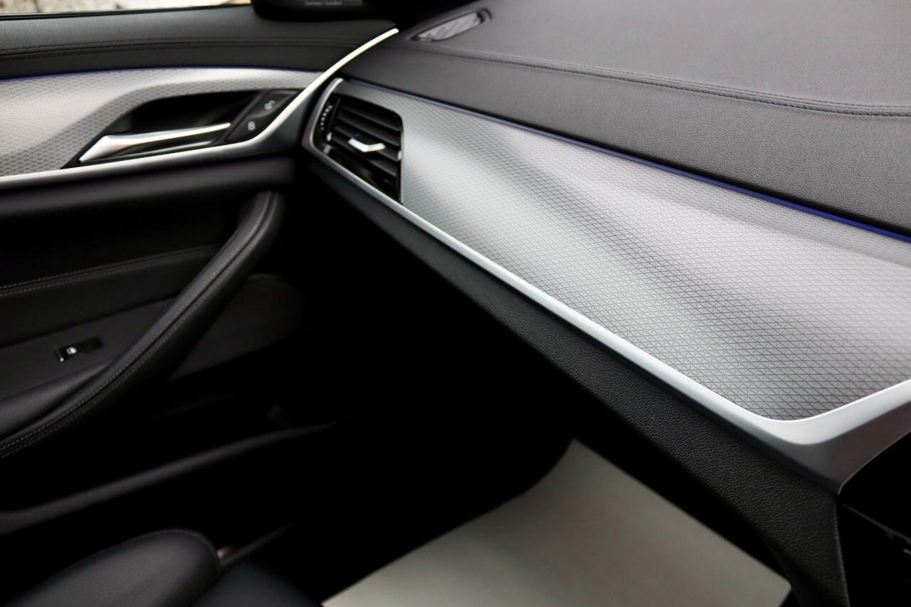 BMW 5 Series view 33