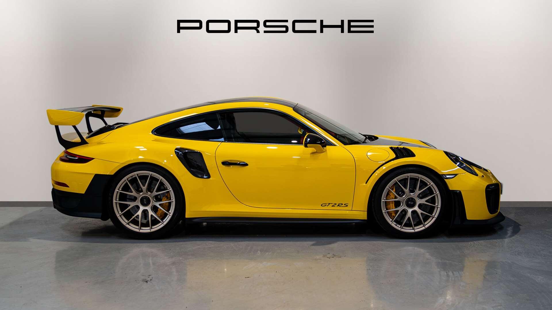 Porsche 911 view 7