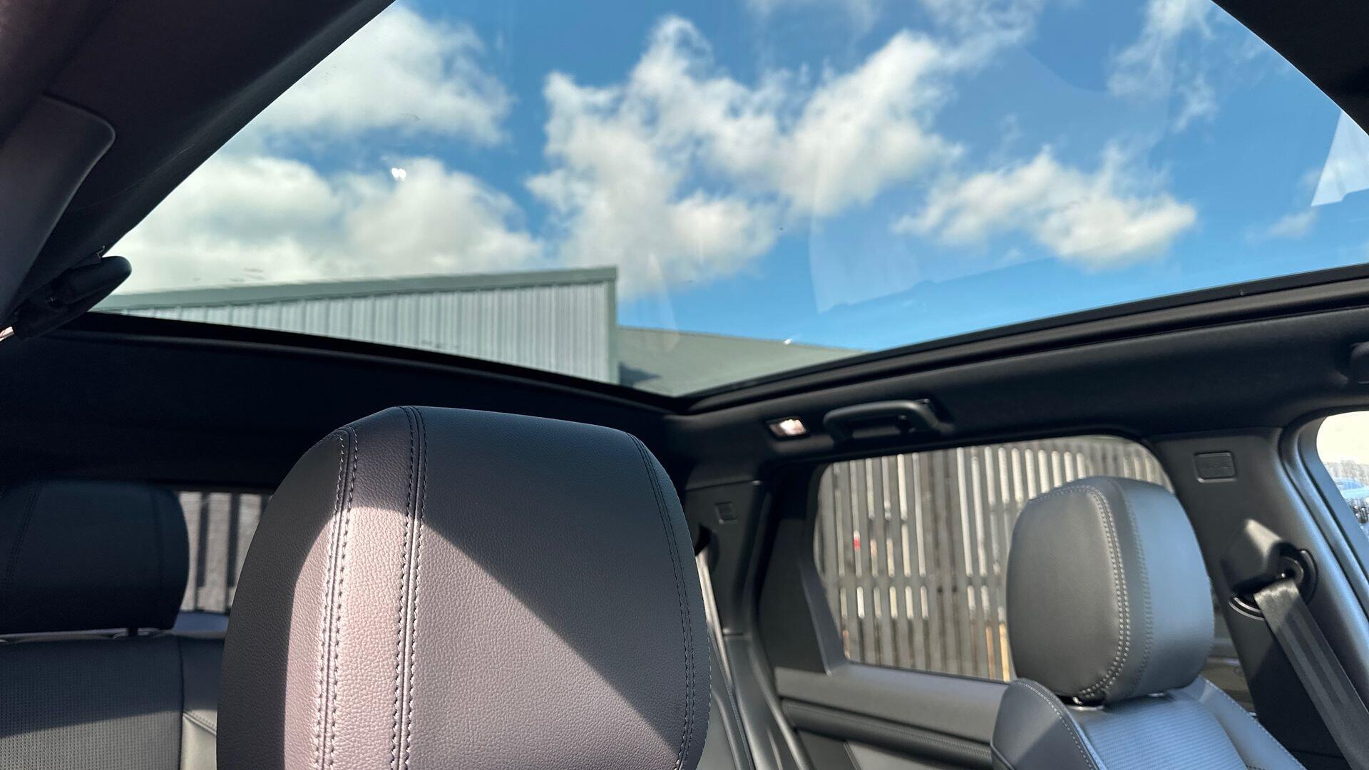 Land Rover Discovery Sport view 22