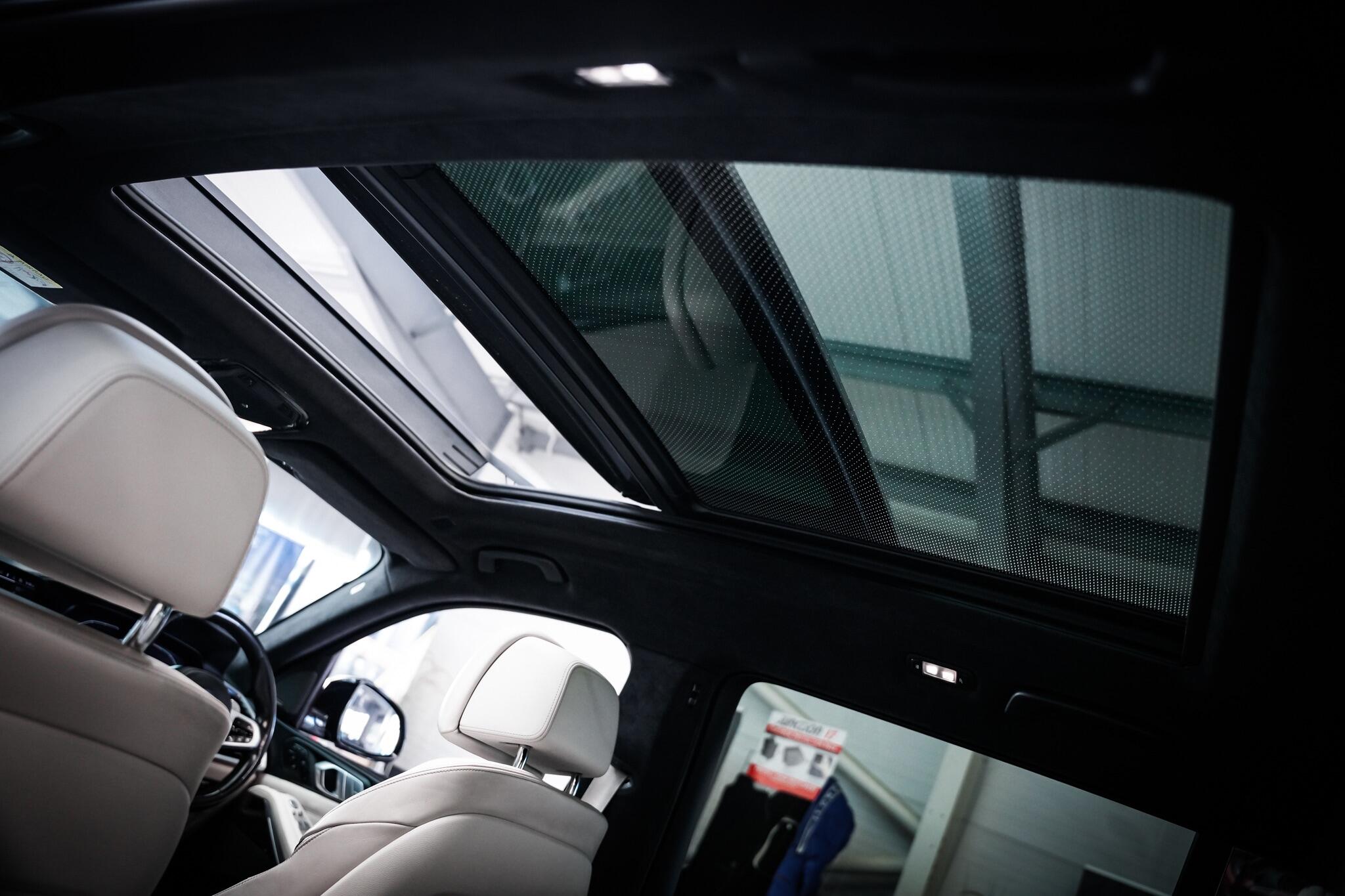 BMW X7 view 24
