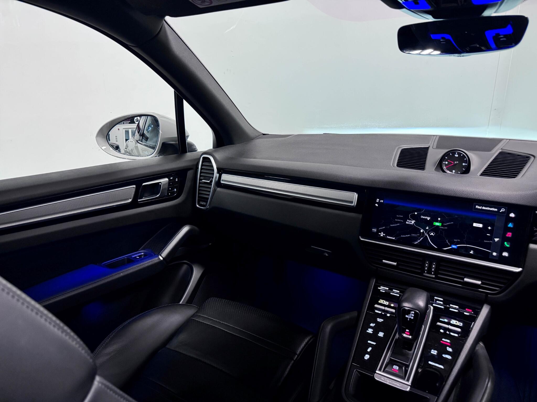 Porsche Cayenne view 32