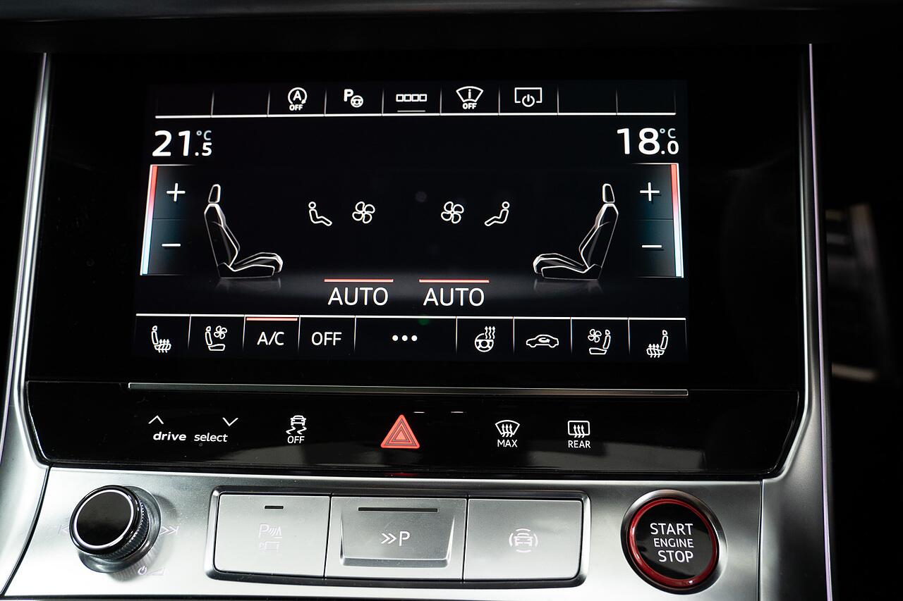 Audi RS6 view 11