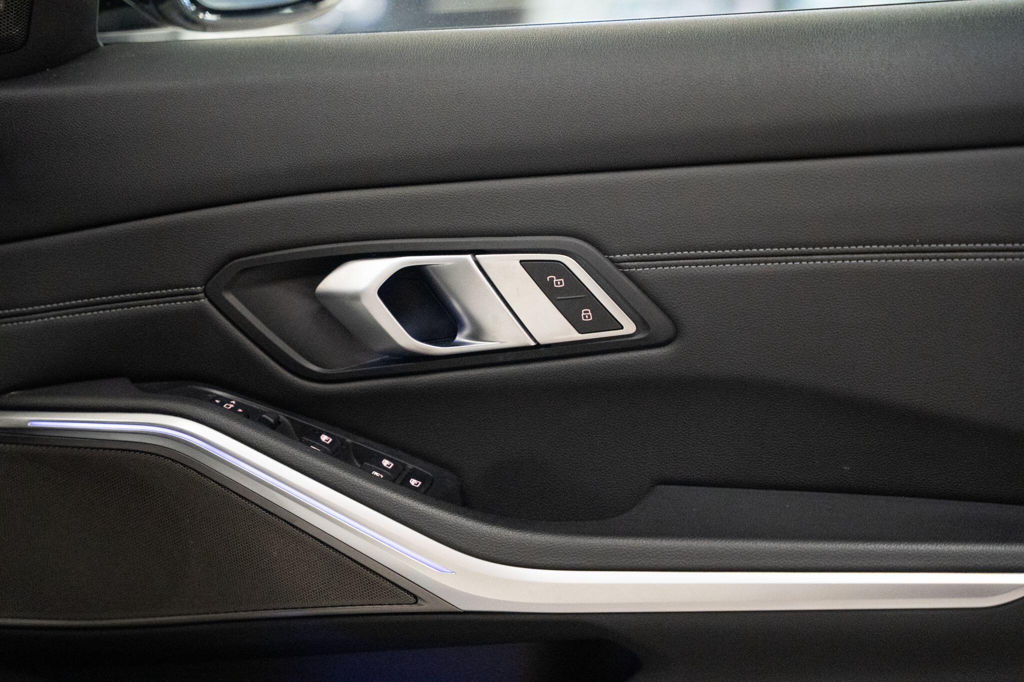 BMW 3 Series view 30