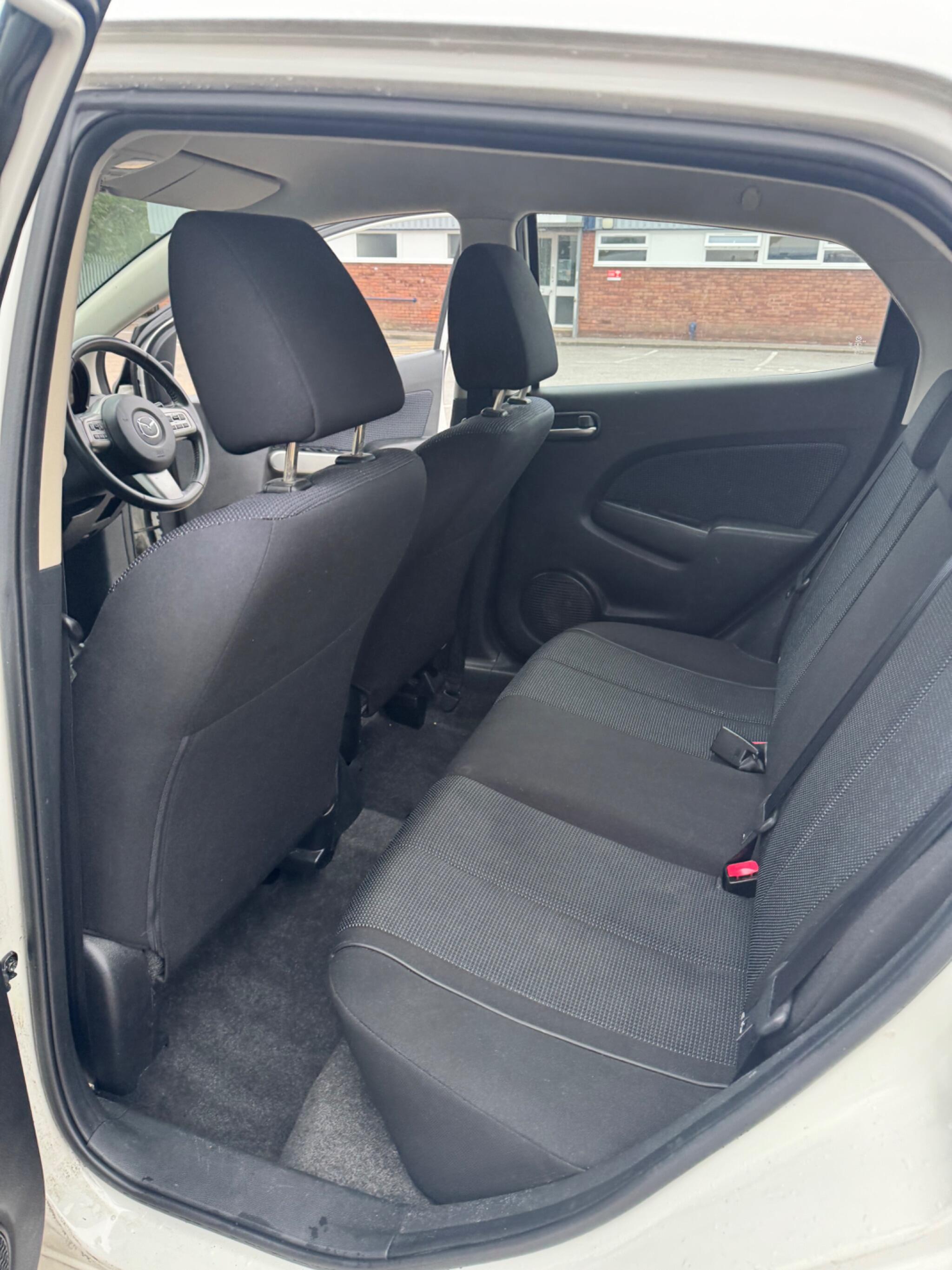 Mazda Mazda2 view 26