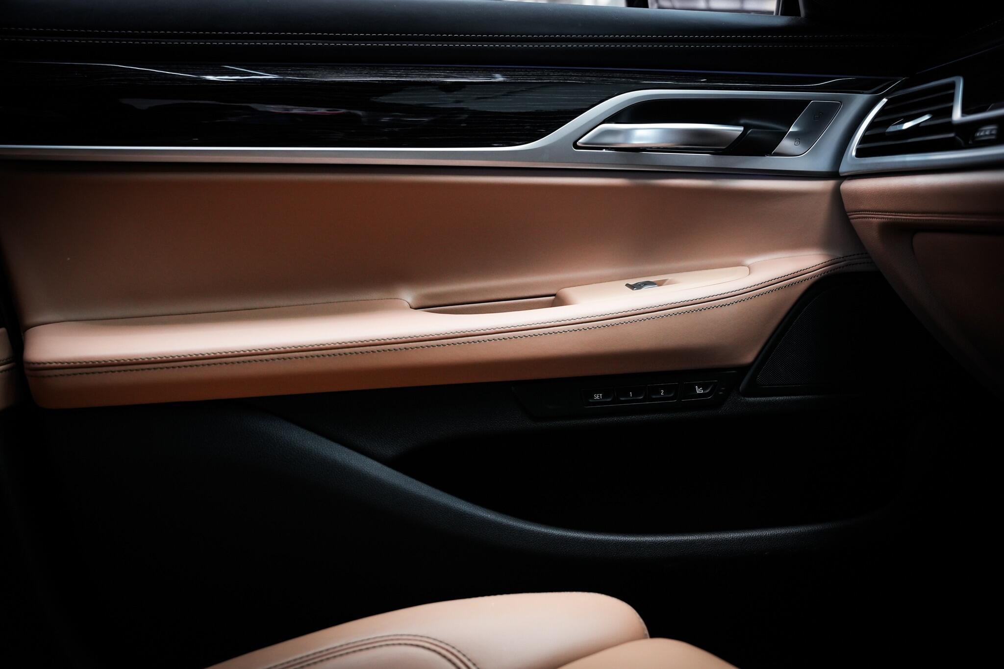 BMW 7 Series view 47