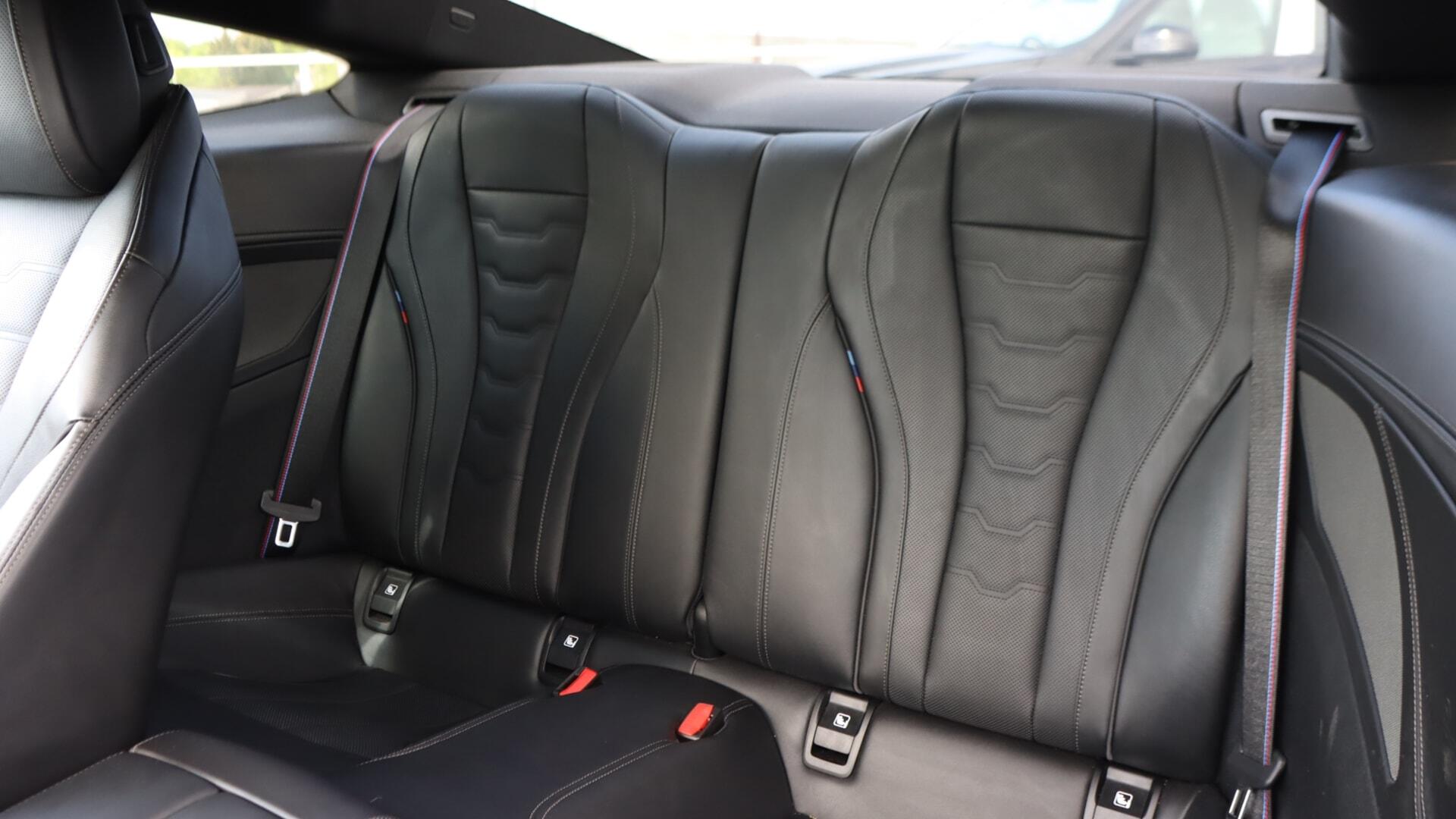 BMW 8 Series view 12