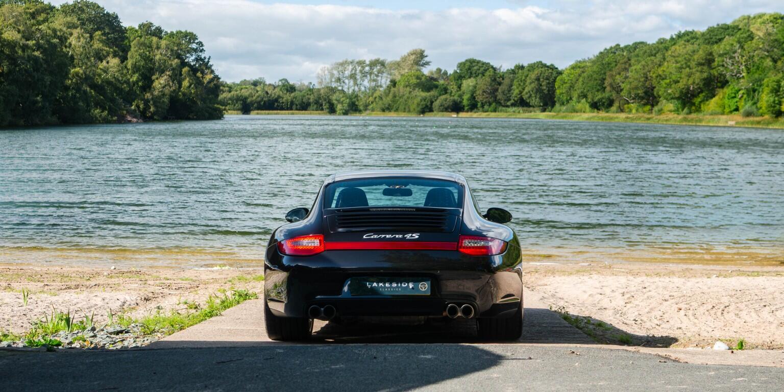 Porsche 911 view 5