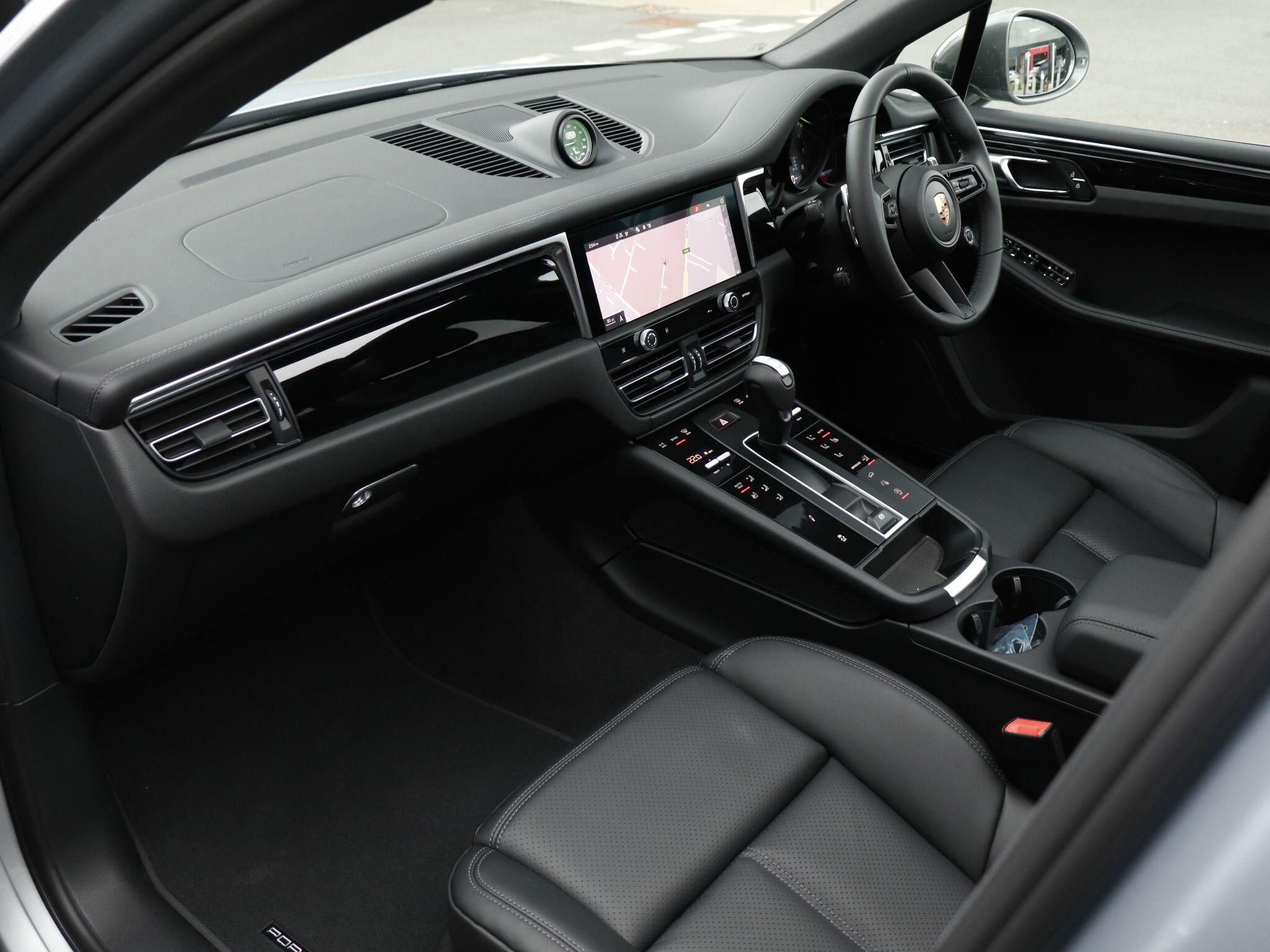 Porsche Macan view 49