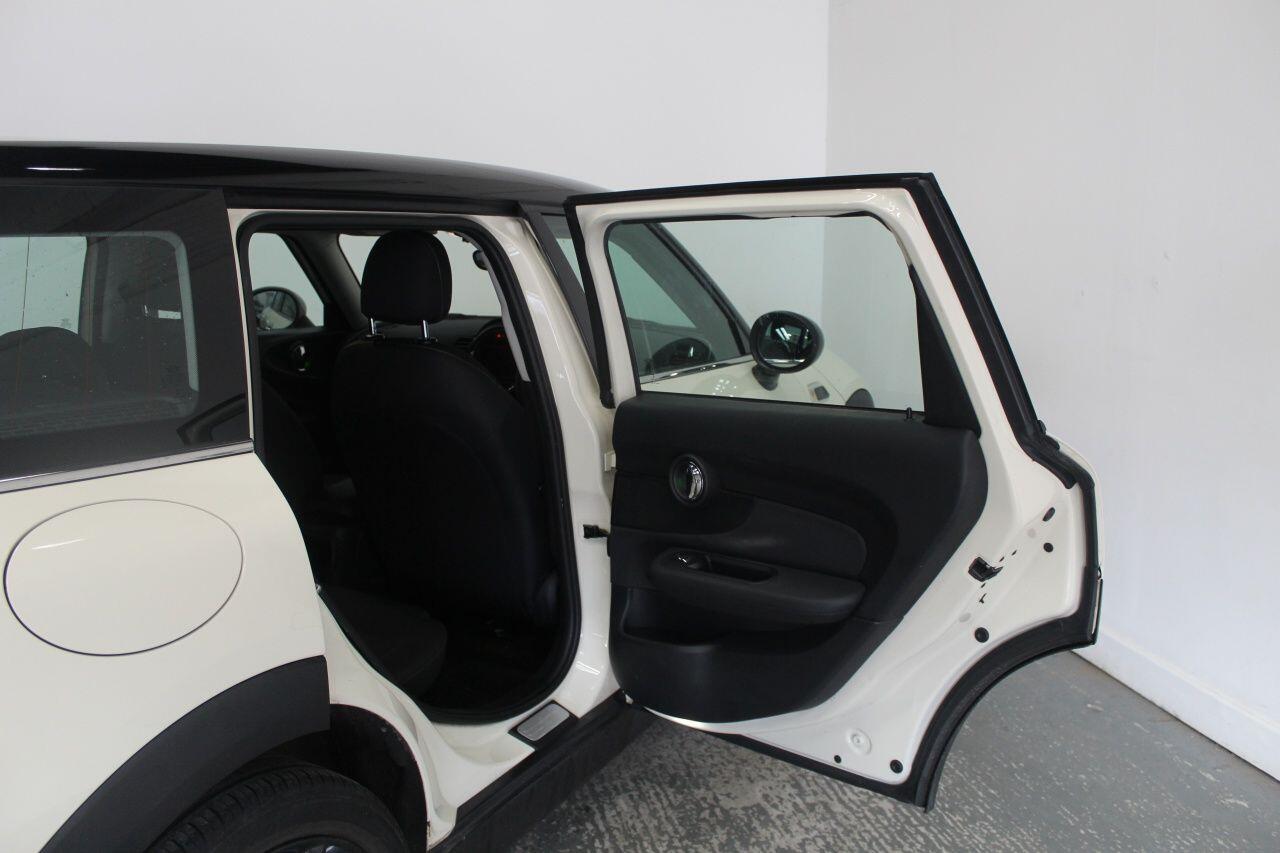 MINI Clubman view 25