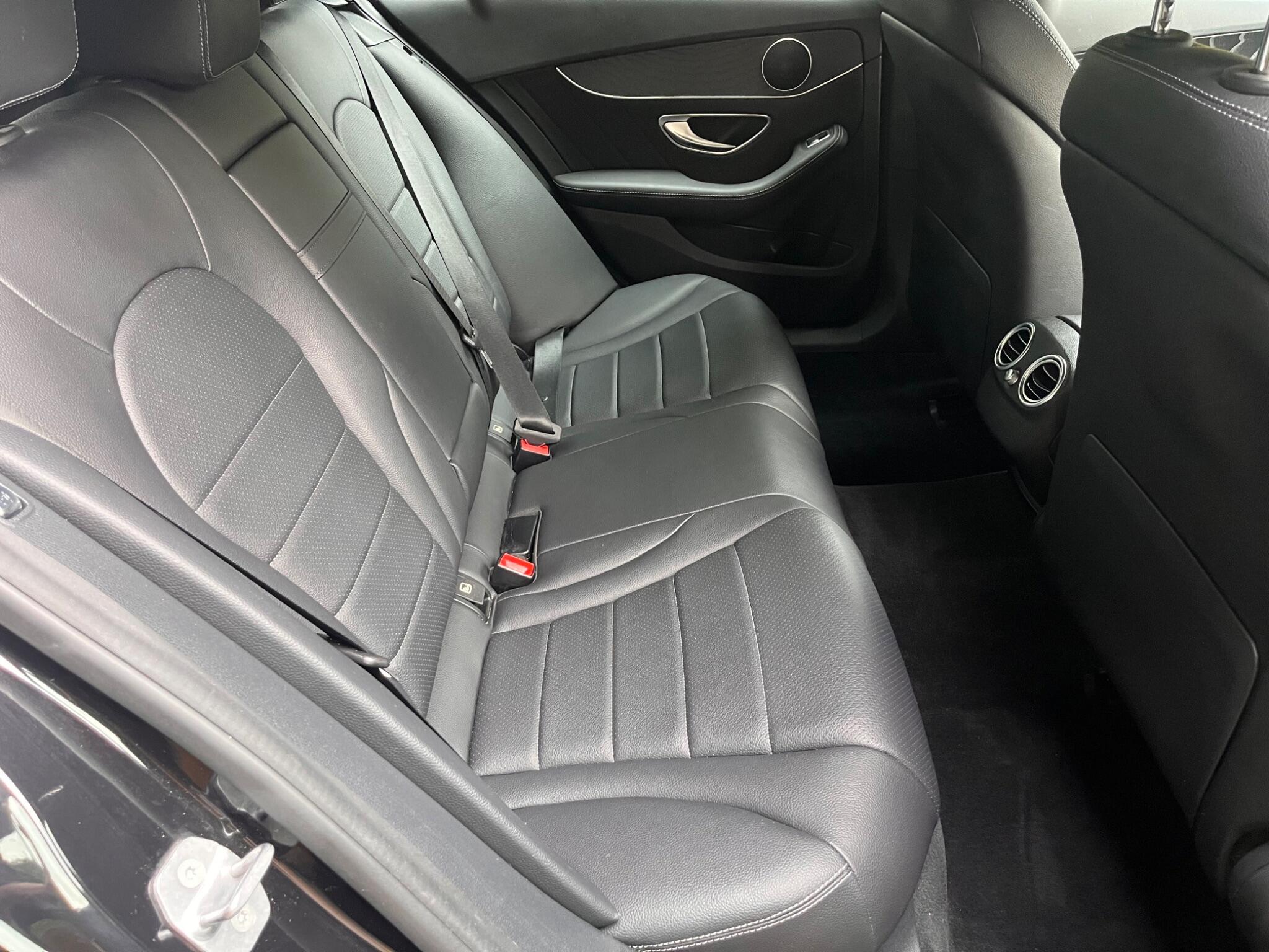 Mercedes-Benz C-Class view 32