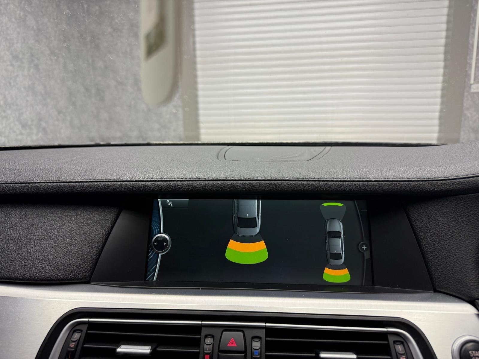 BMW 7 Series view 13