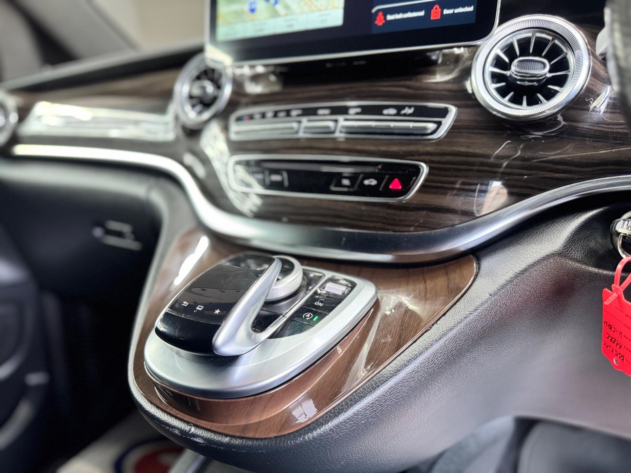 Mercedes-Benz V-Class view 49