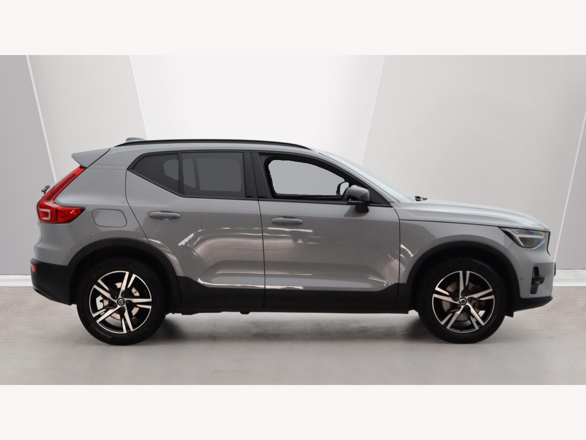 Volvo XC40 view 3