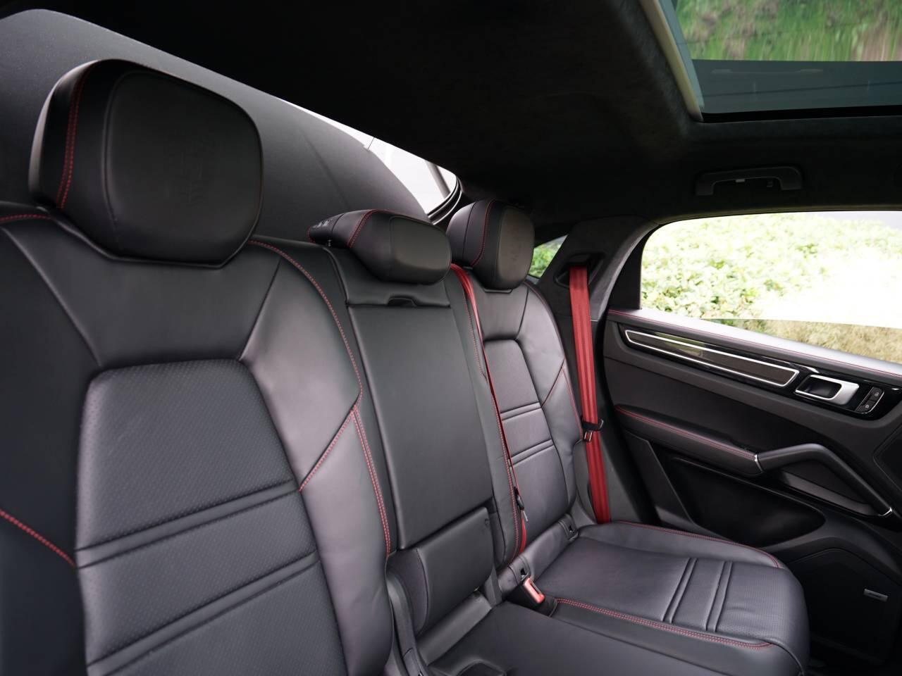 Porsche Cayenne view 15