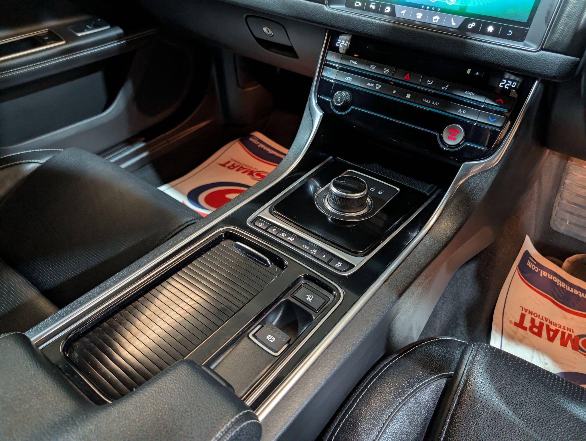 Jaguar XF view 7