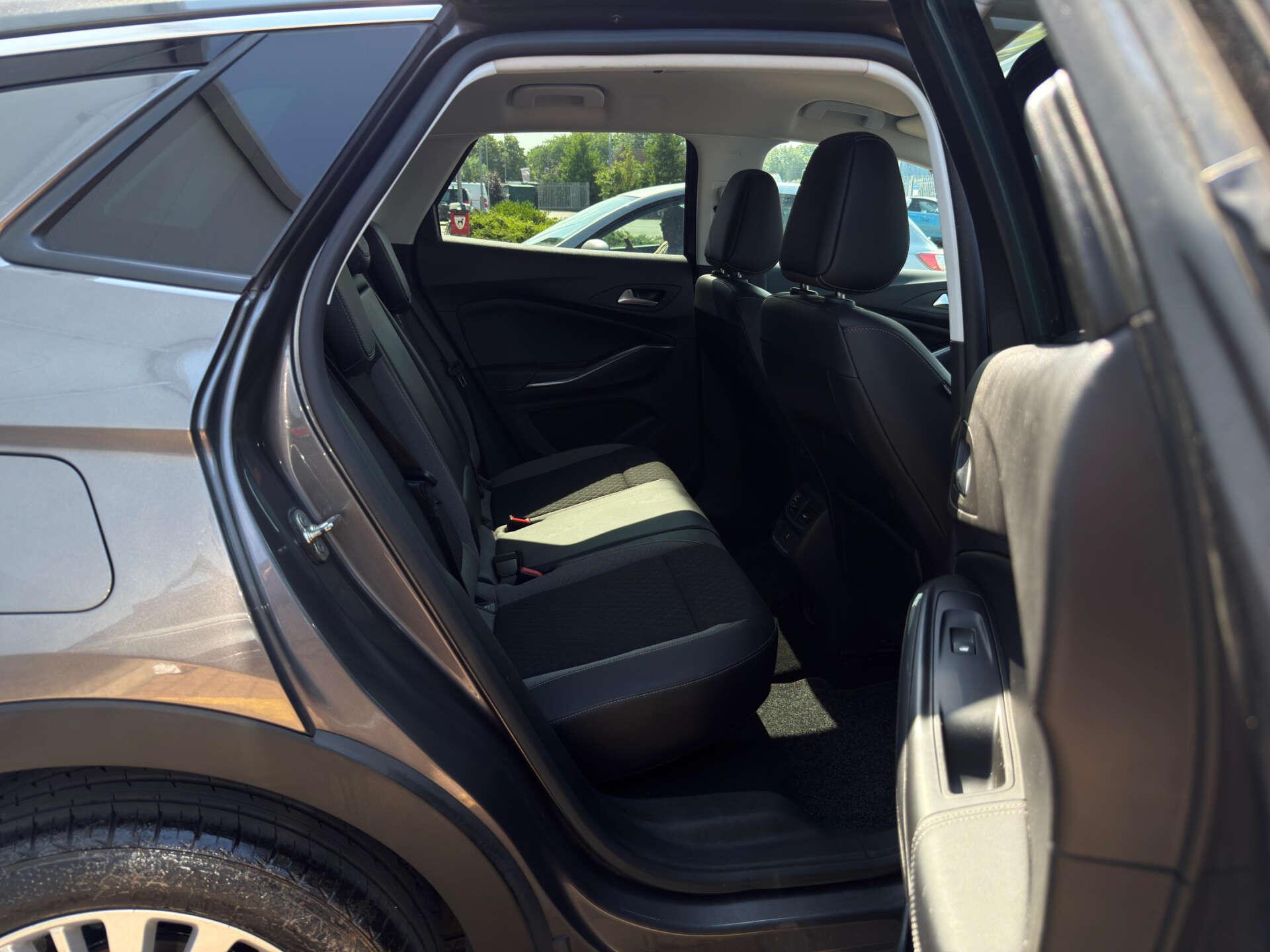 Vauxhall Grandland X view 25