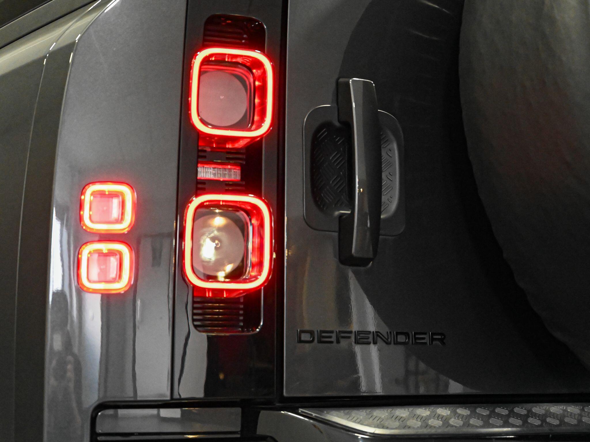 Land Rover Defender view 26