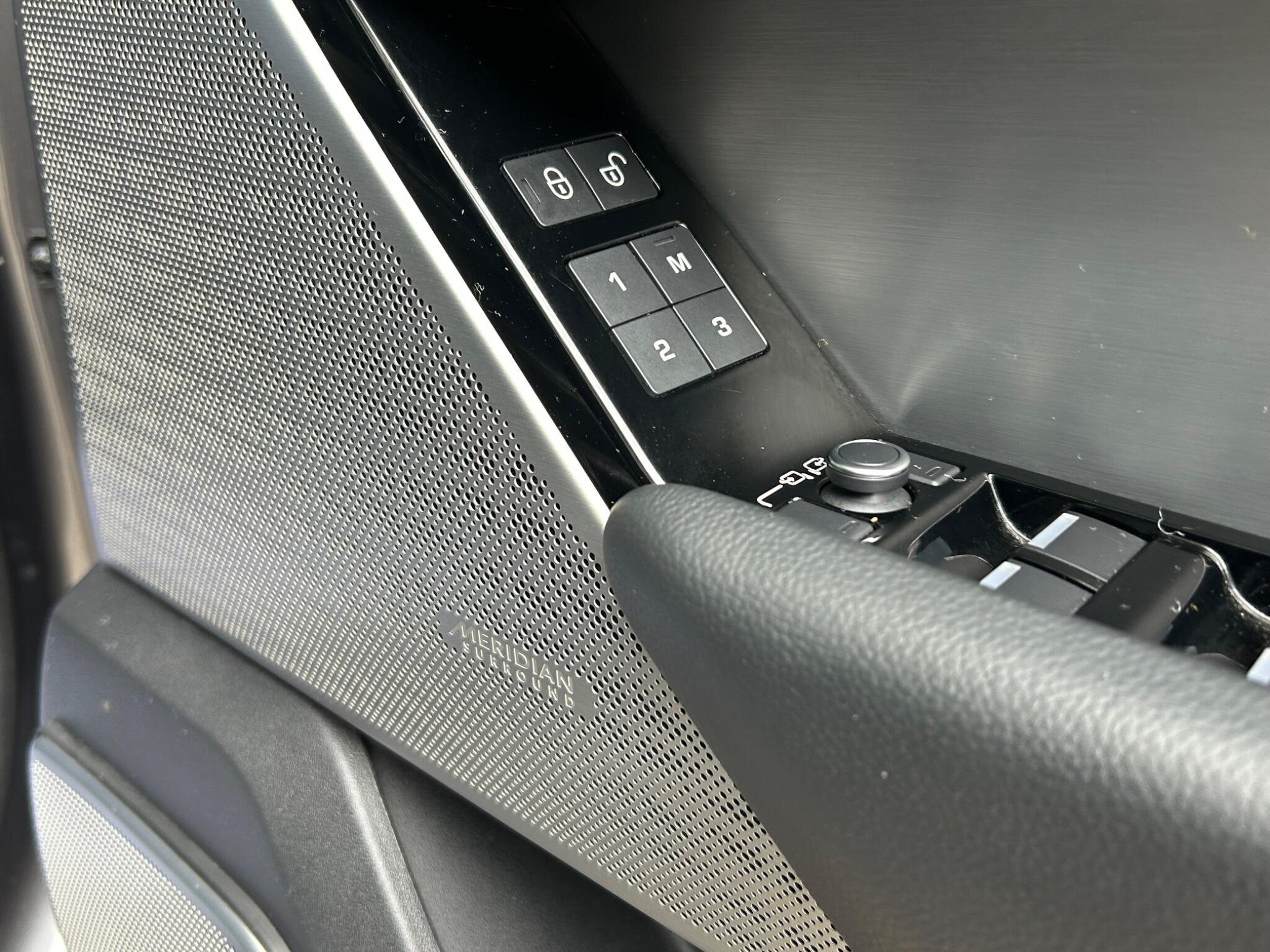Land Rover Range Rover Velar view 39