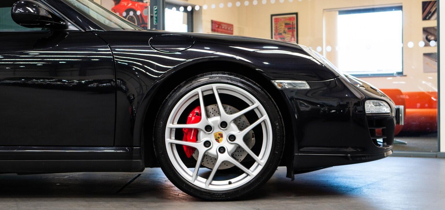 Porsche 911 view 10