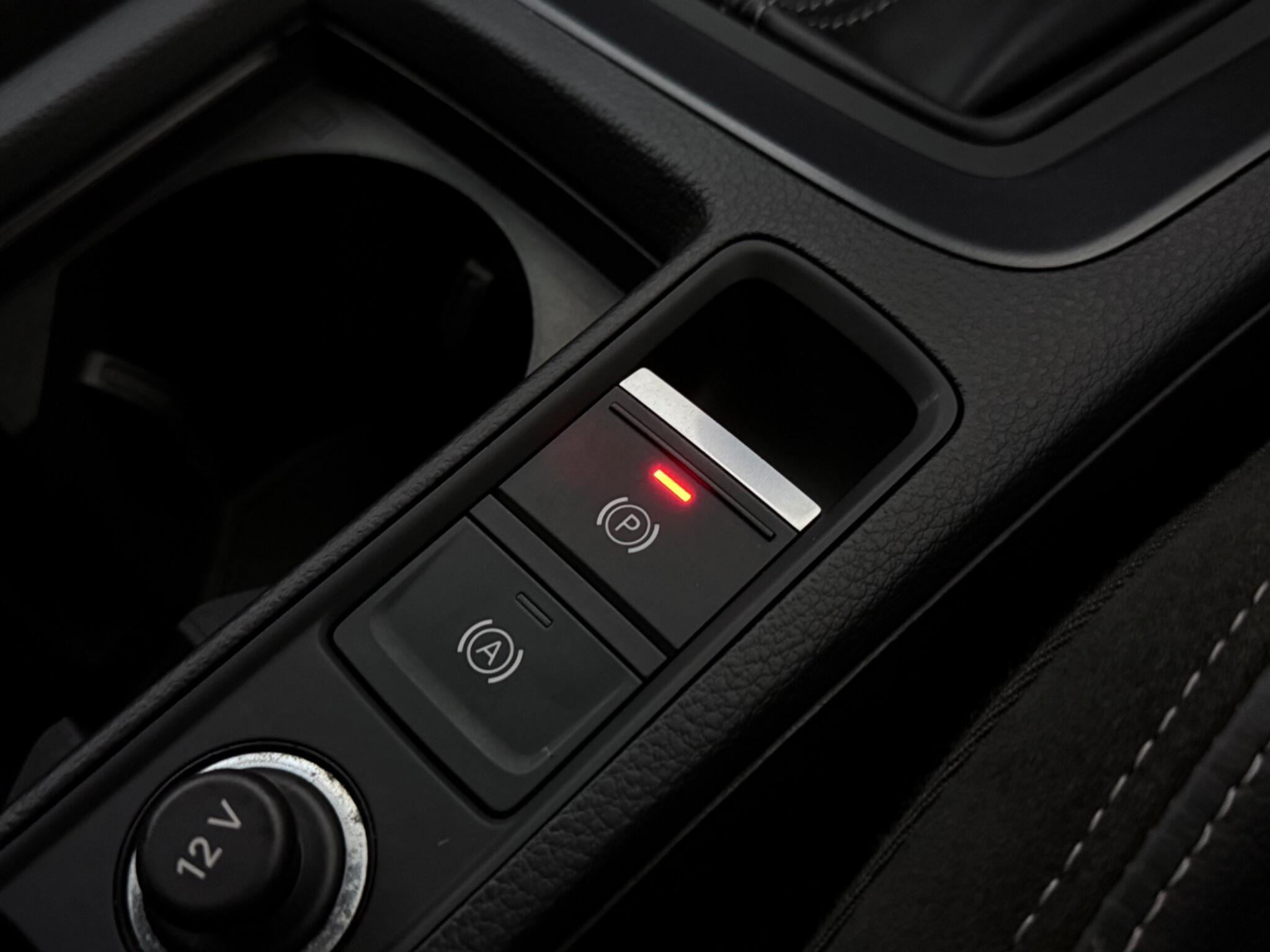 Audi Q3 view 23