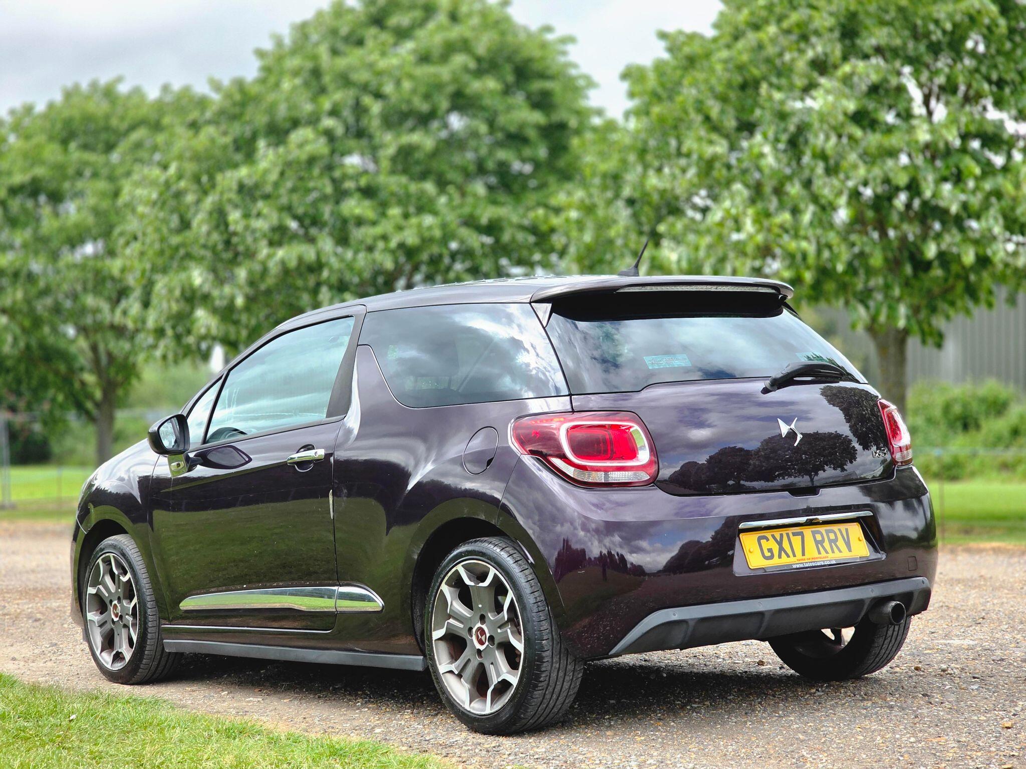 DS Automobiles DS 3 view 11