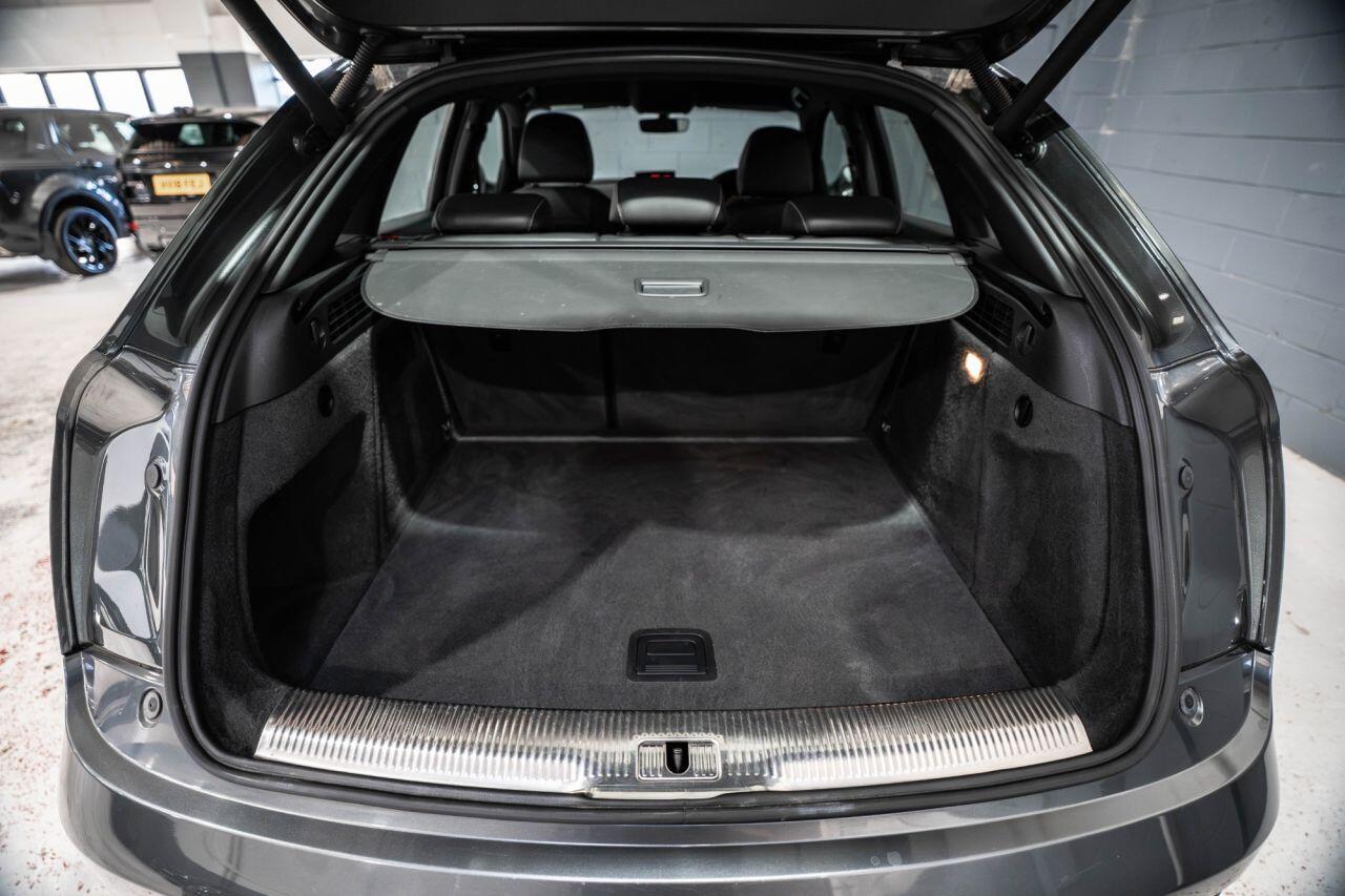 Audi Q3 view 42