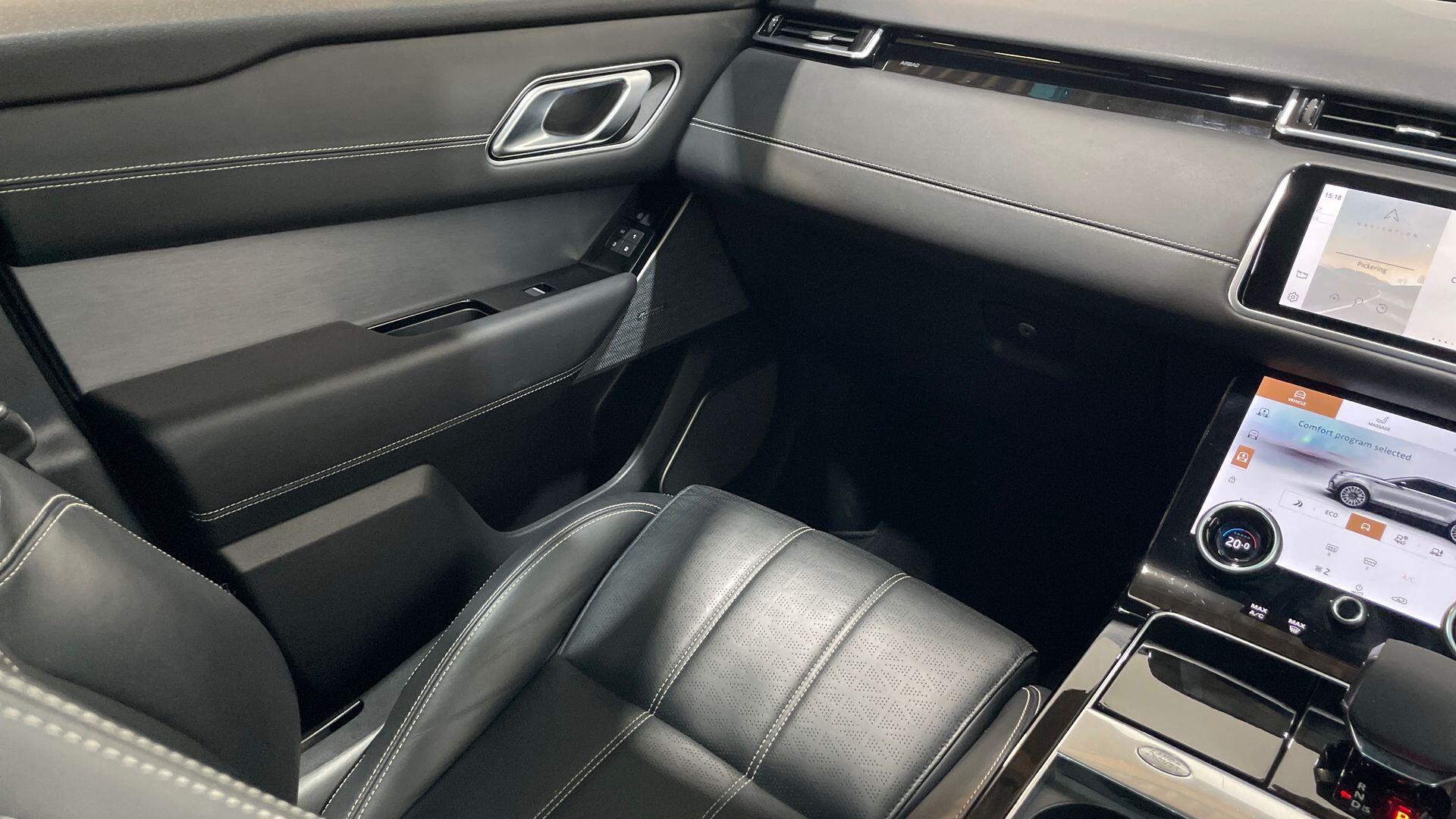 Land Rover Range Rover Velar view 32