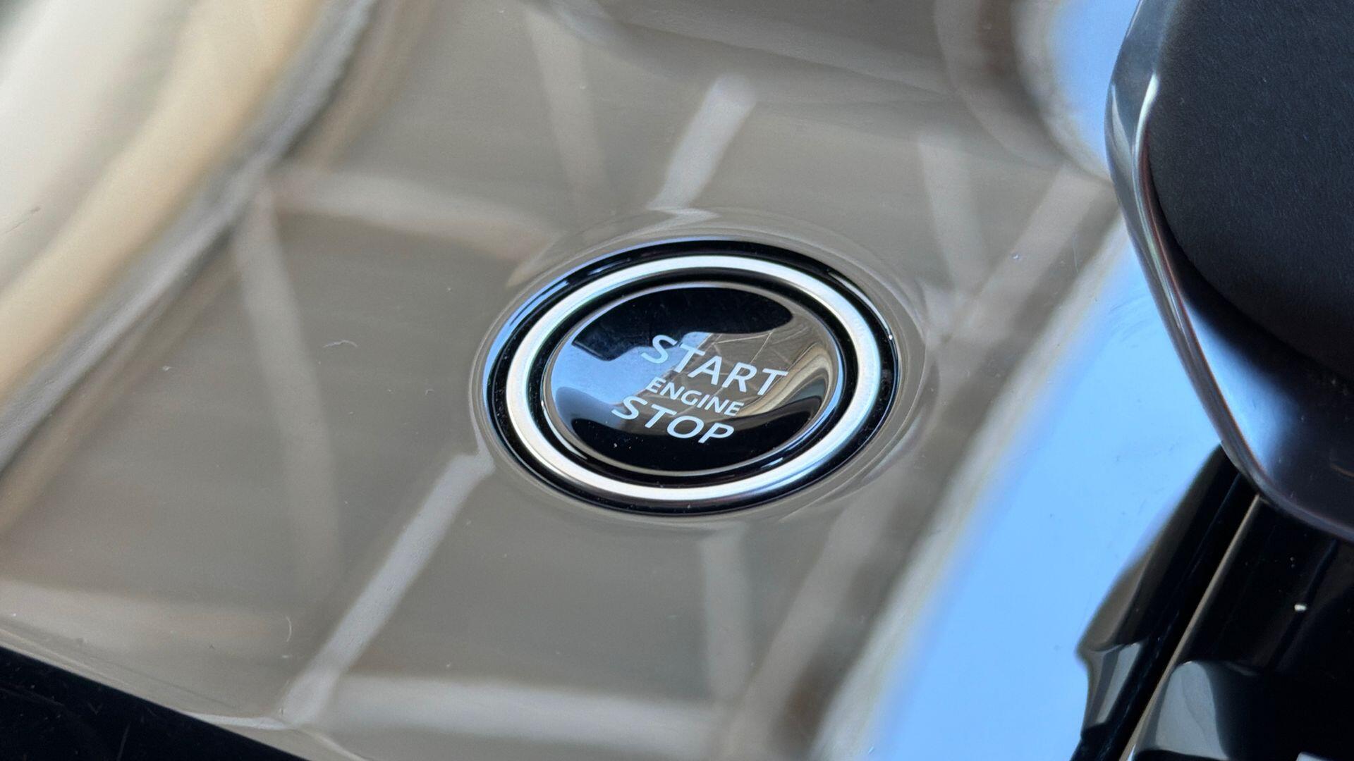 Land Rover Range Rover Sport view 37