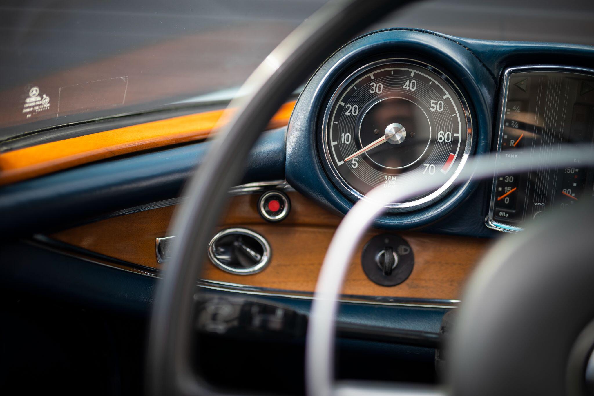Mercedes-Benz 280 view 30