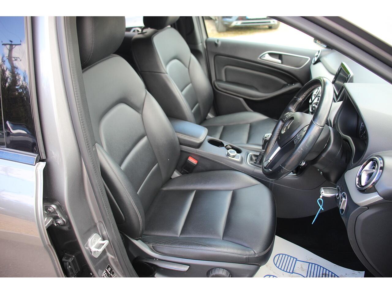 Mercedes-Benz B-Class view 11