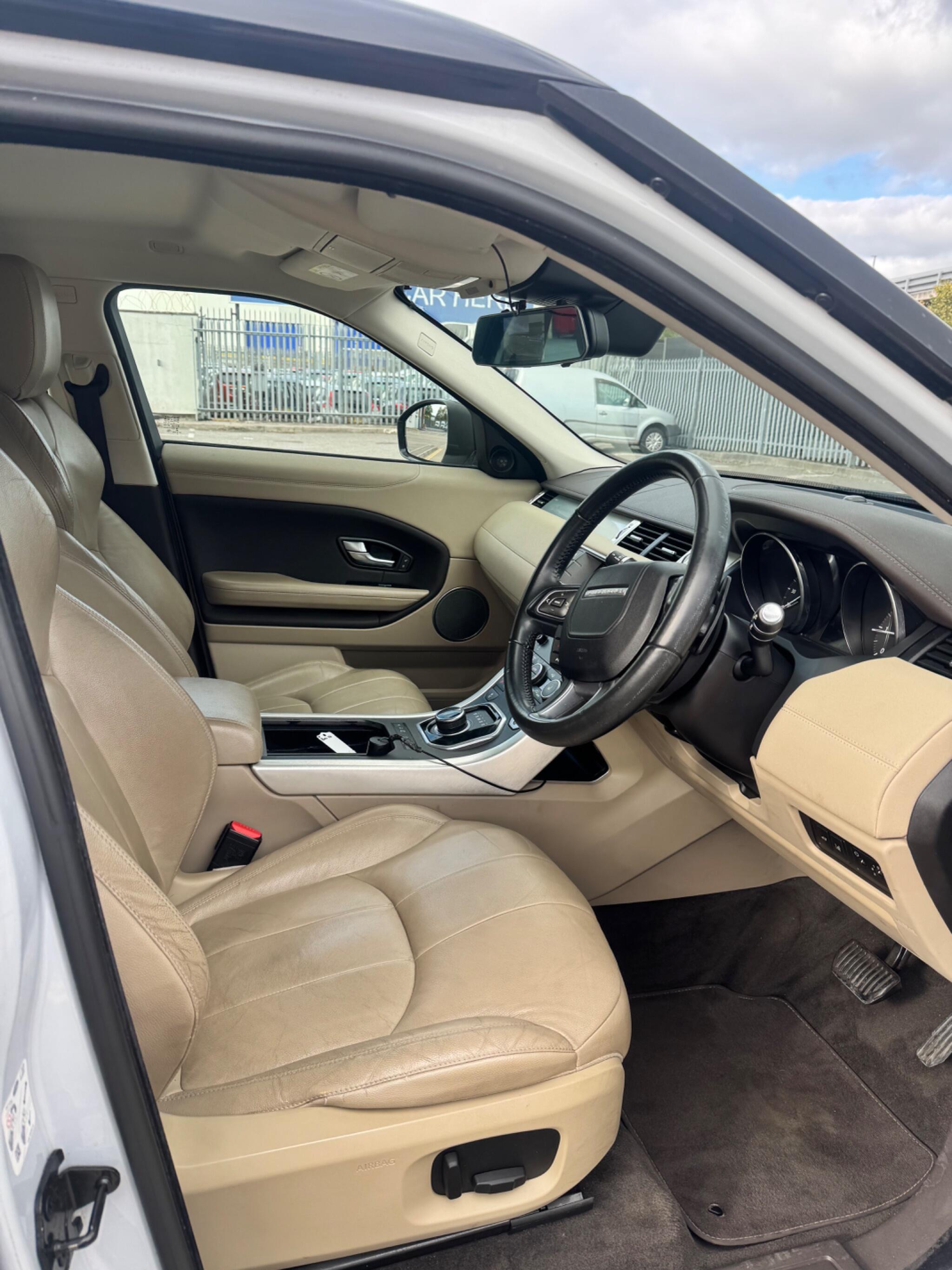 Land Rover Range Rover Evoque view 23
