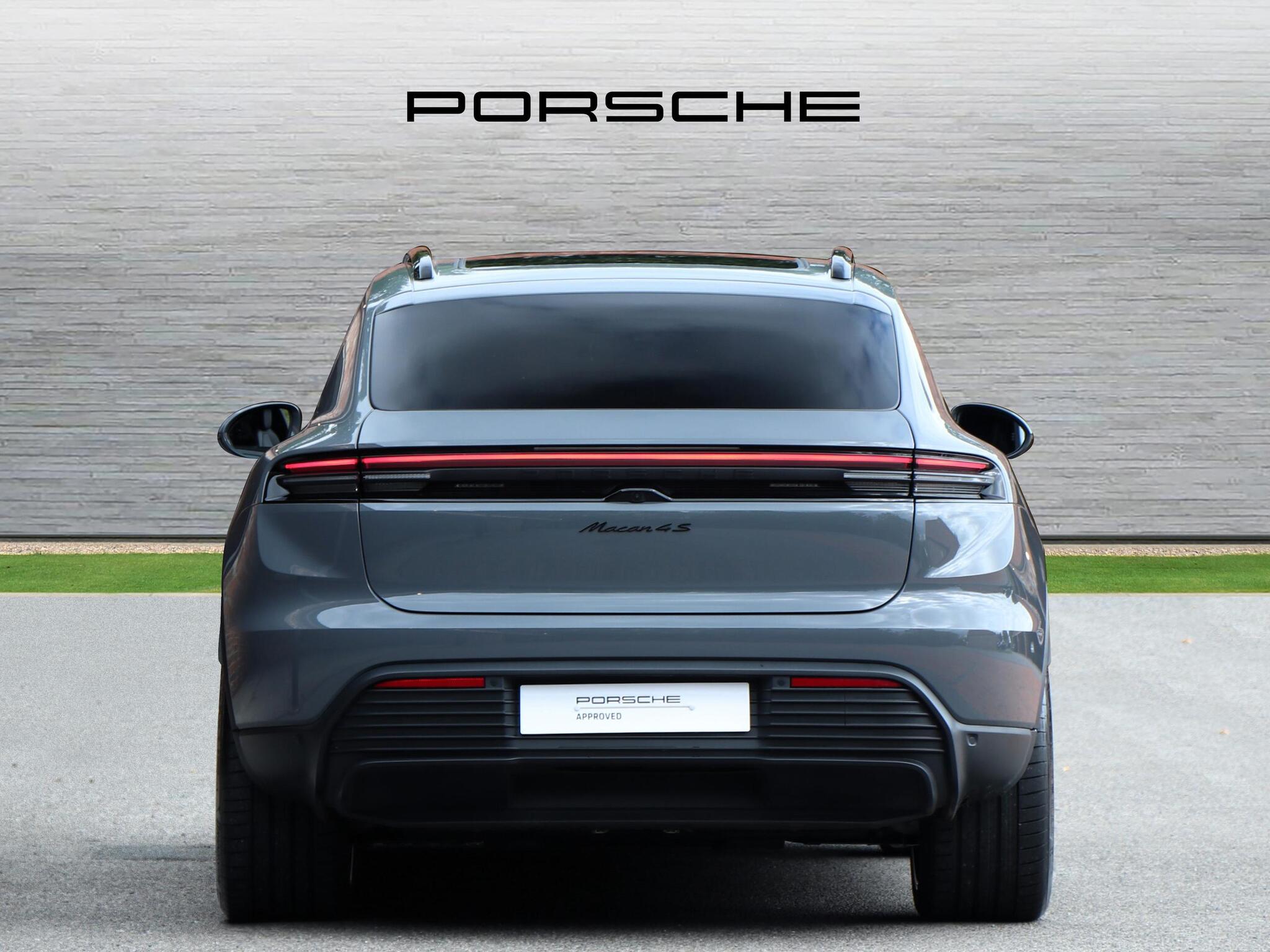 Porsche Macan view 8
