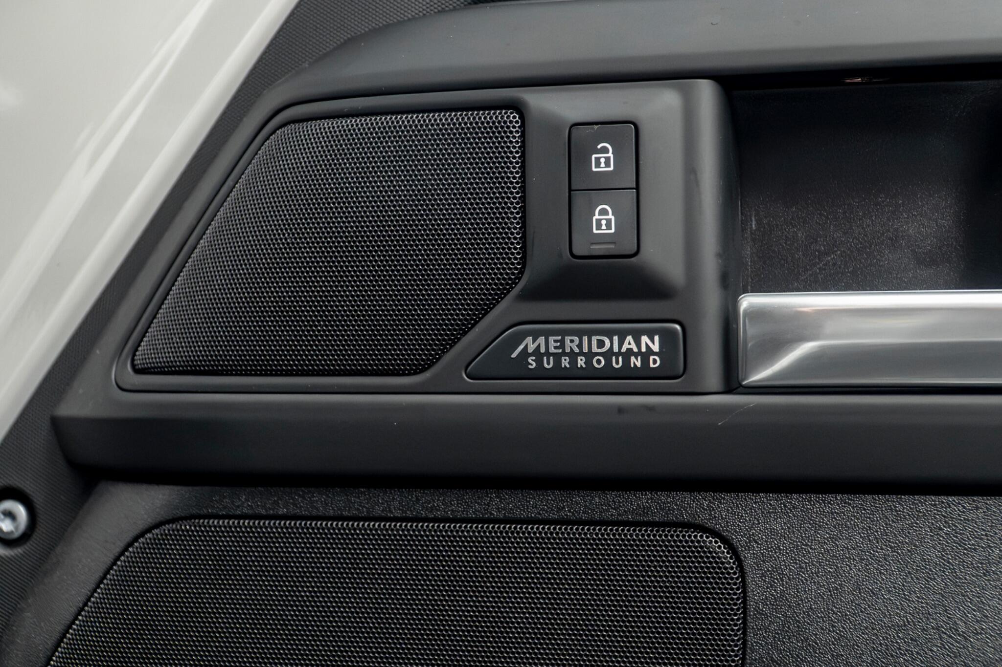 Land Rover Defender view 42