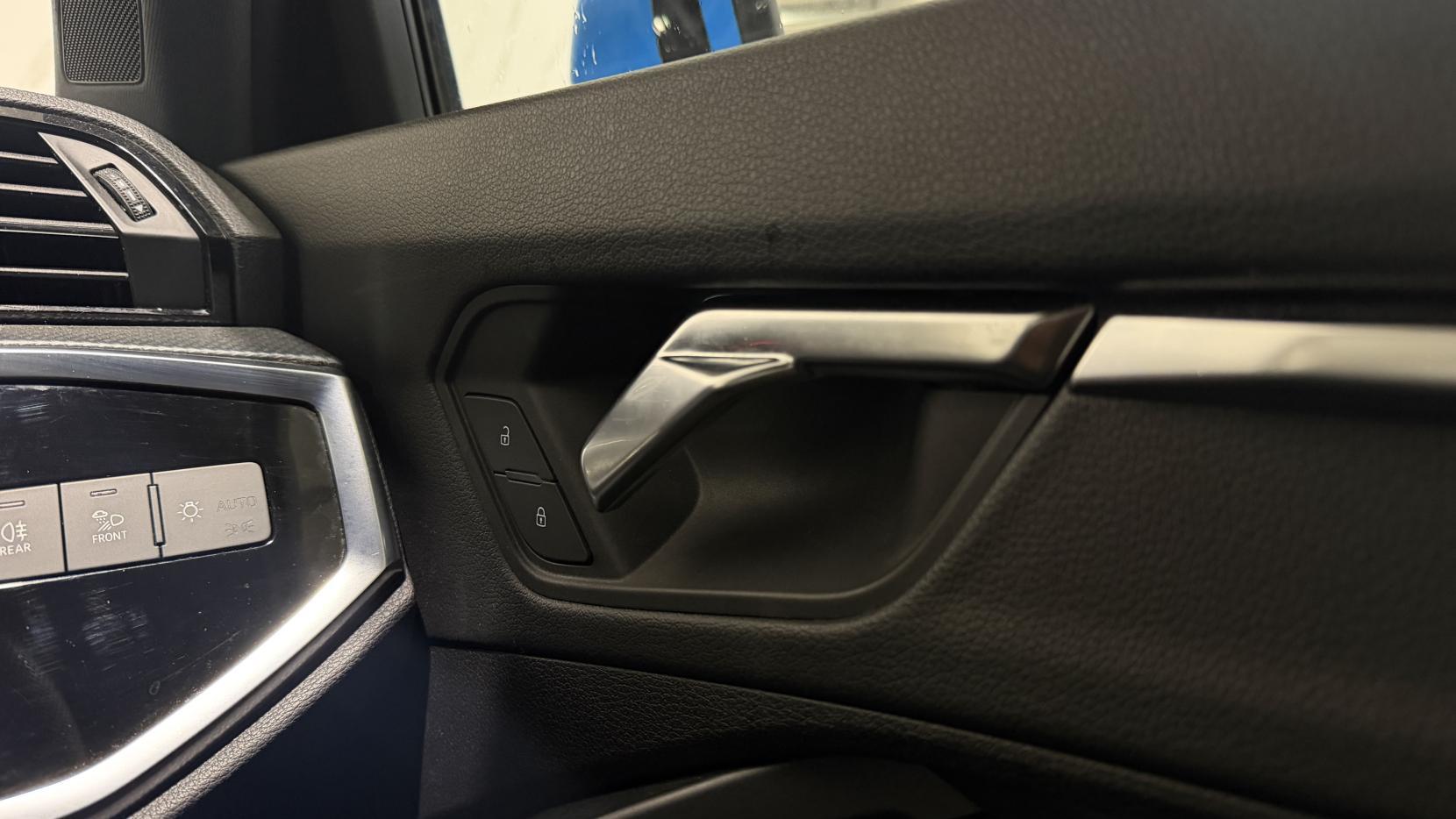 Audi Q3 view 25