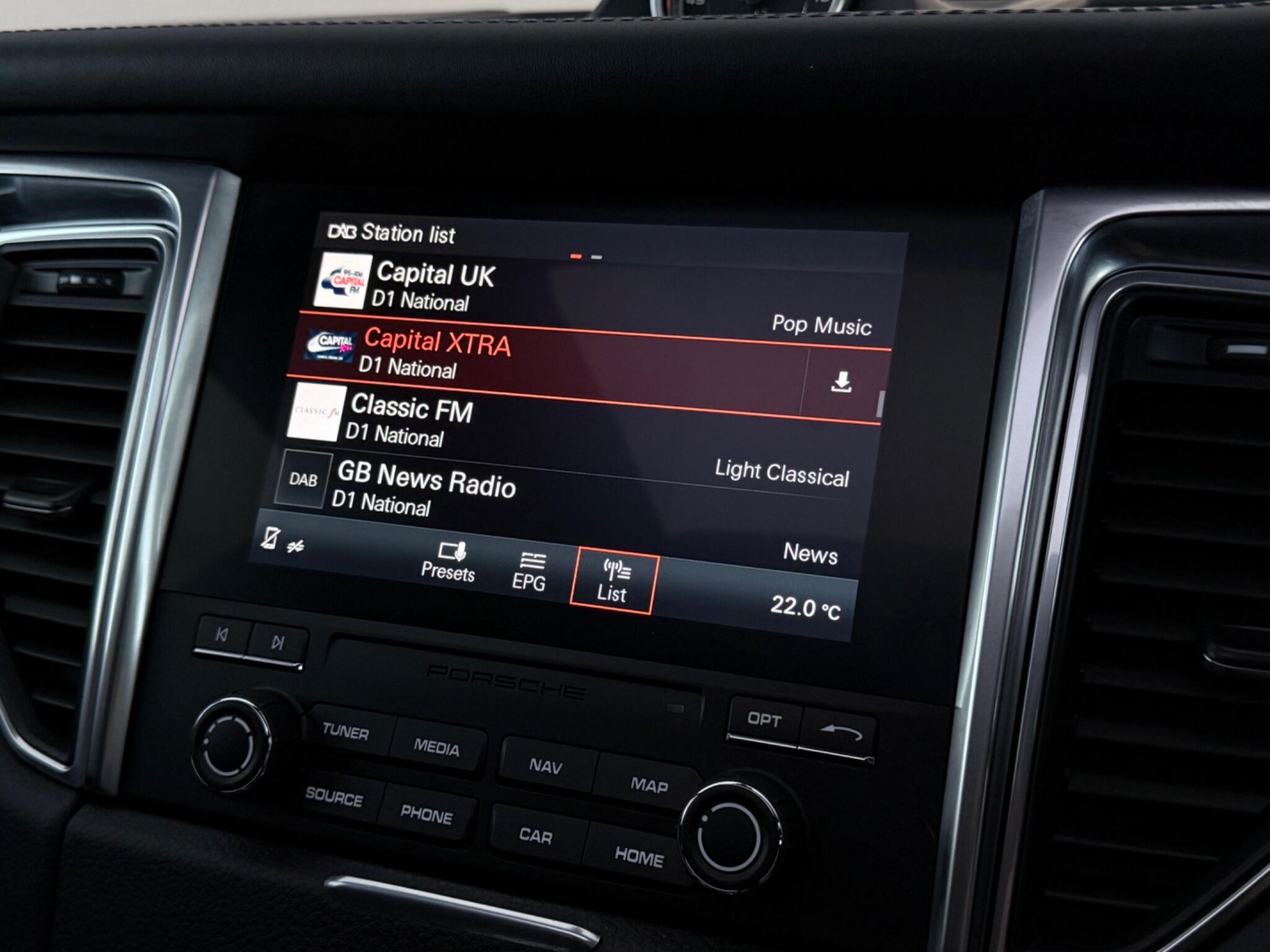 Porsche Macan view 46