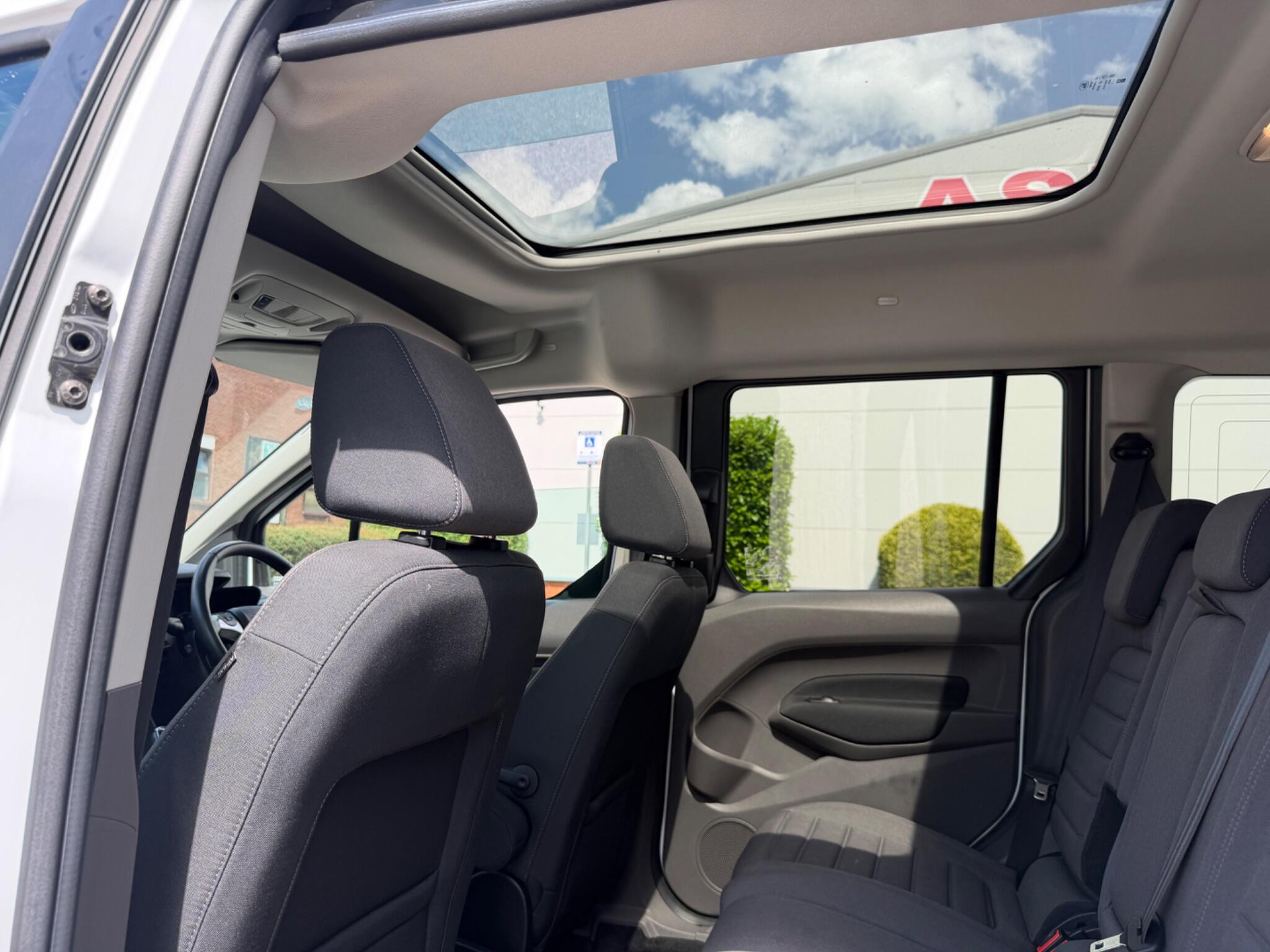Ford Tourneo Connect view 27
