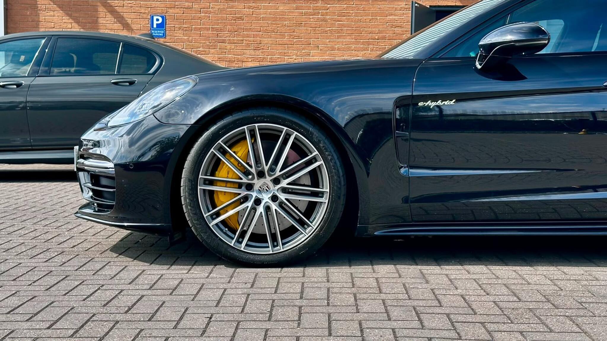 Porsche Panamera view 14
