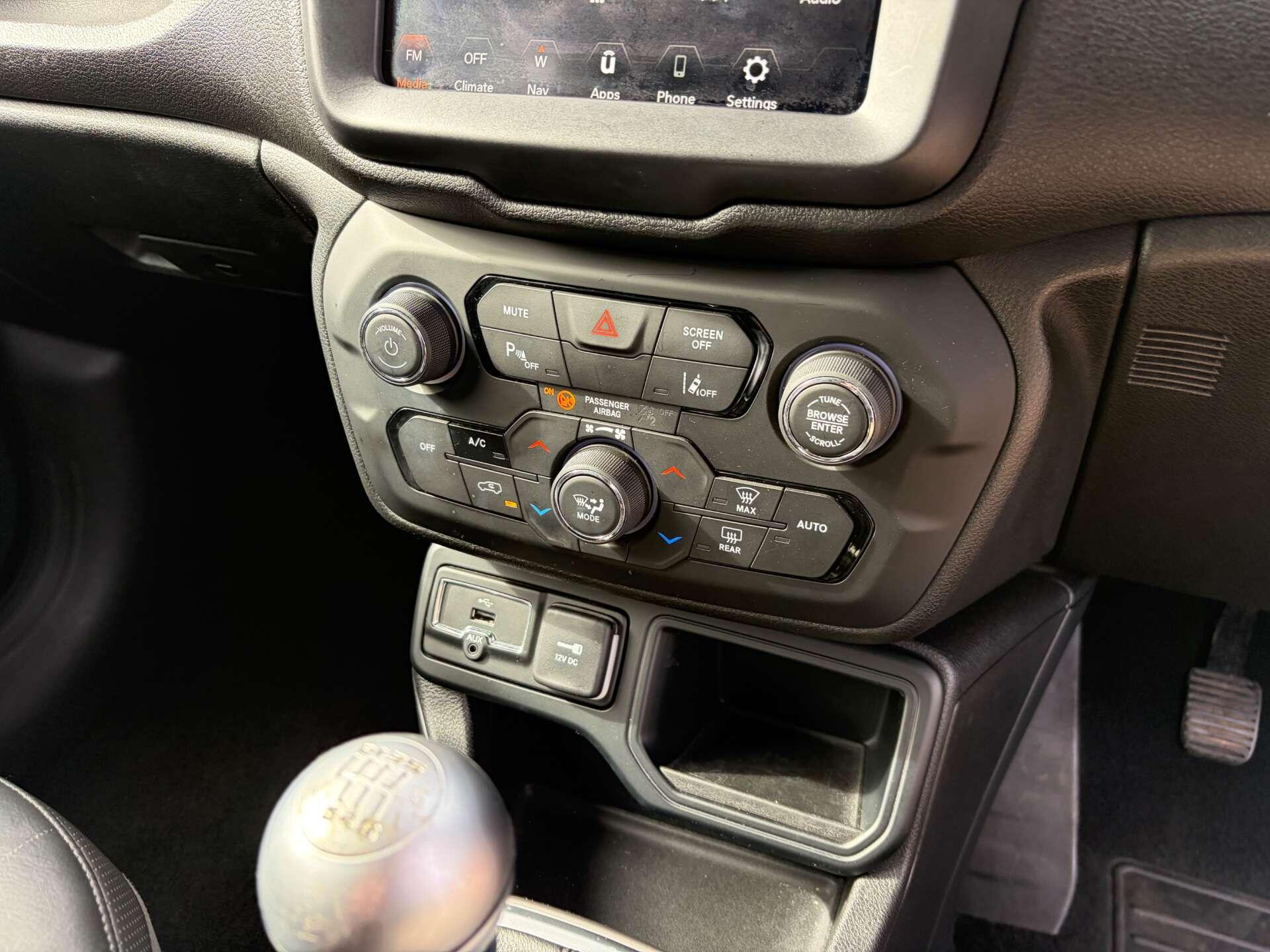 Jeep Renegade view 42