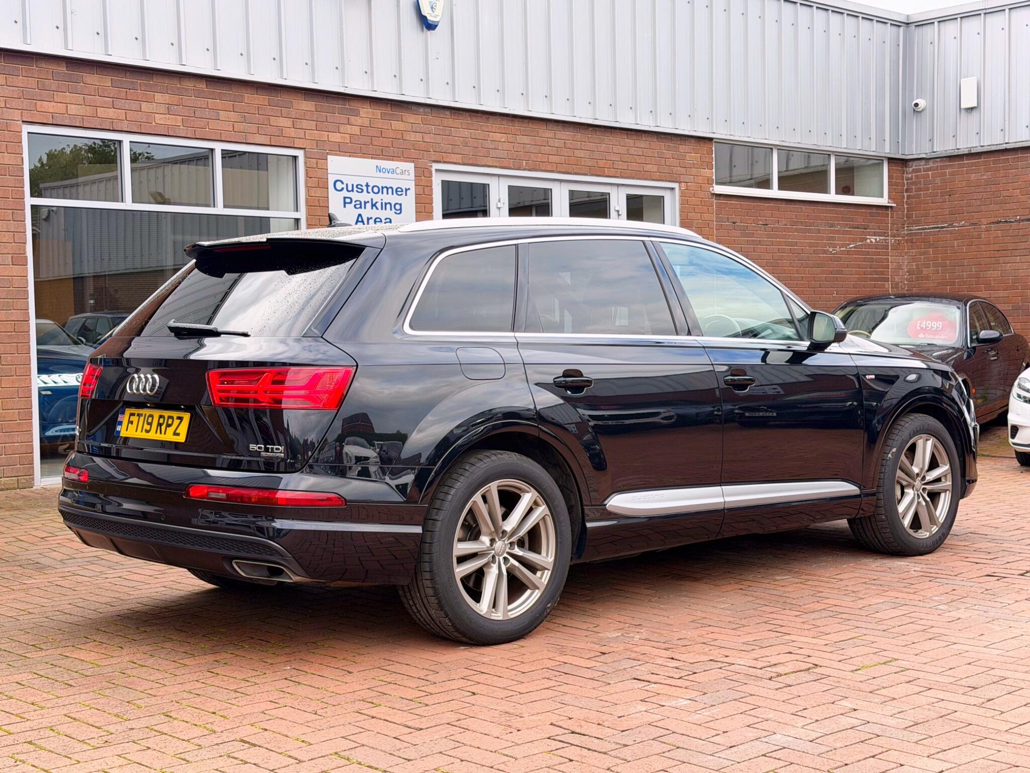 Audi Q7 view 20