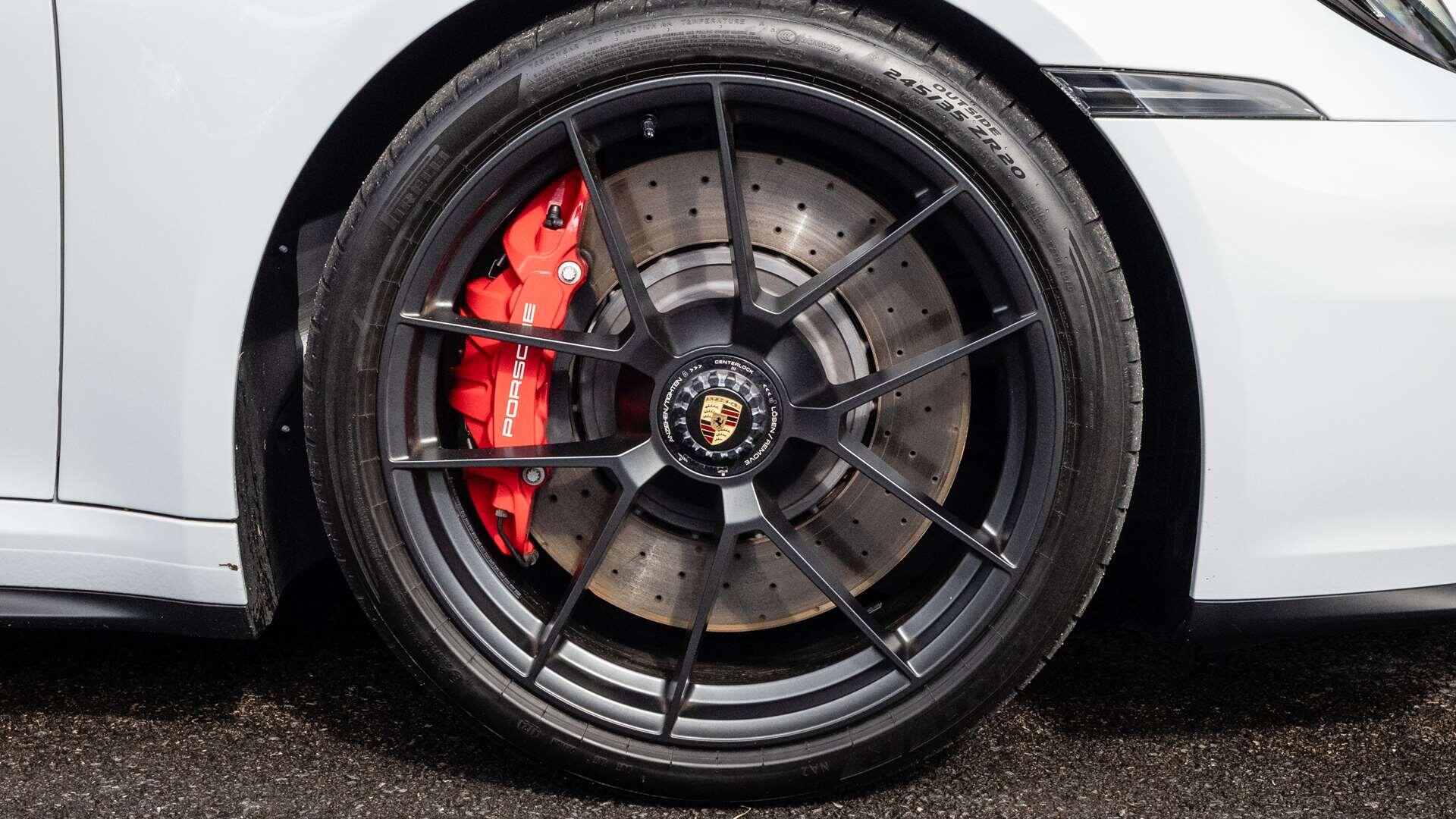 Porsche 911 view 6