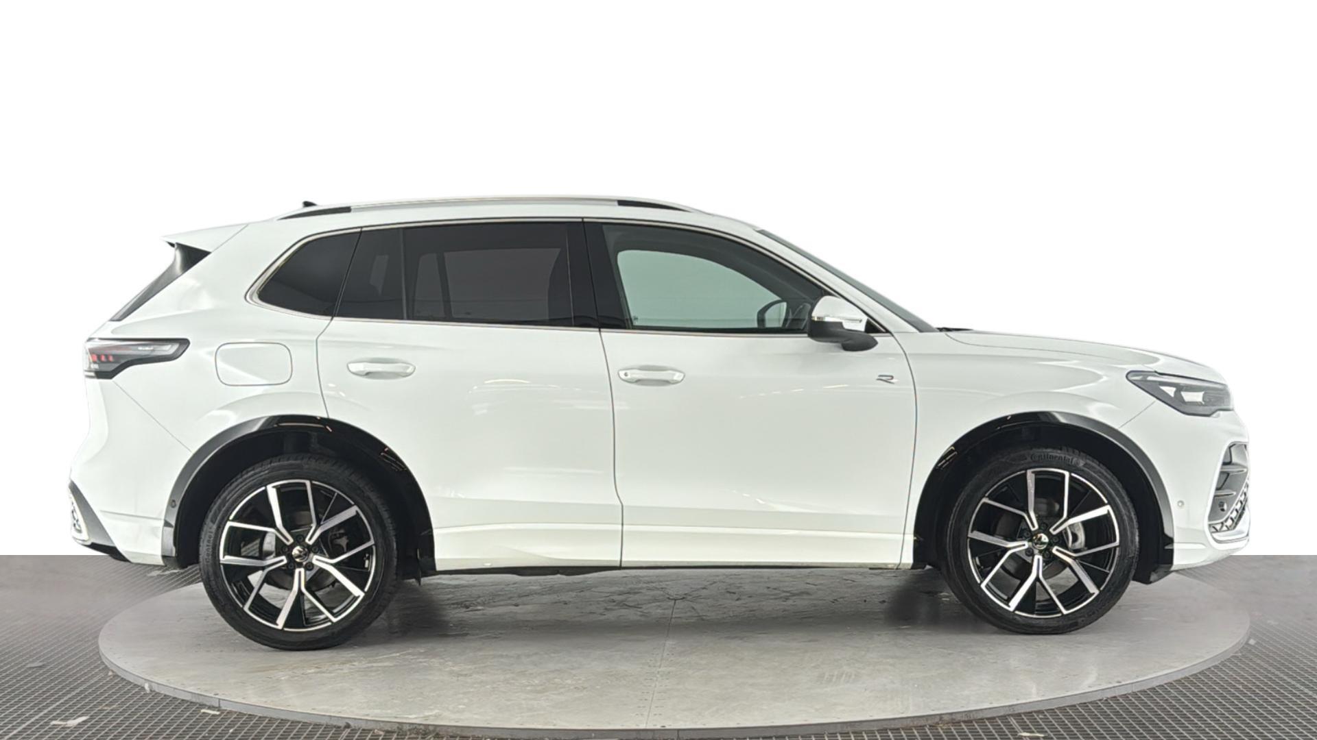Volkswagen Tiguan view 3
