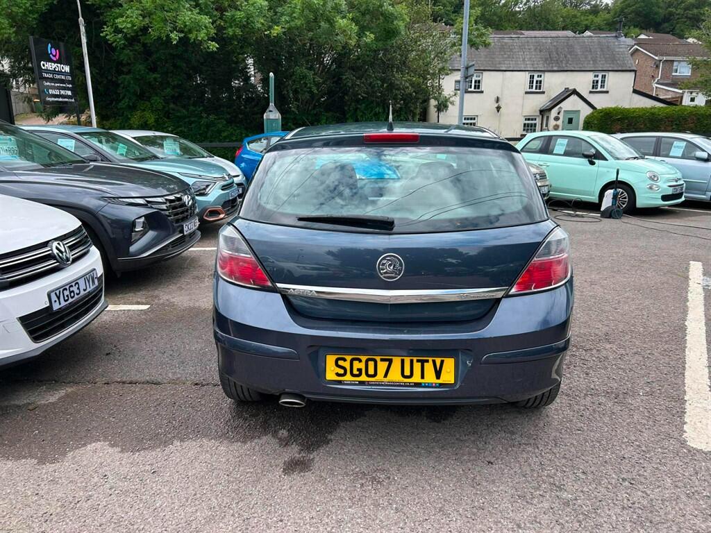 Vauxhall Astra view 3