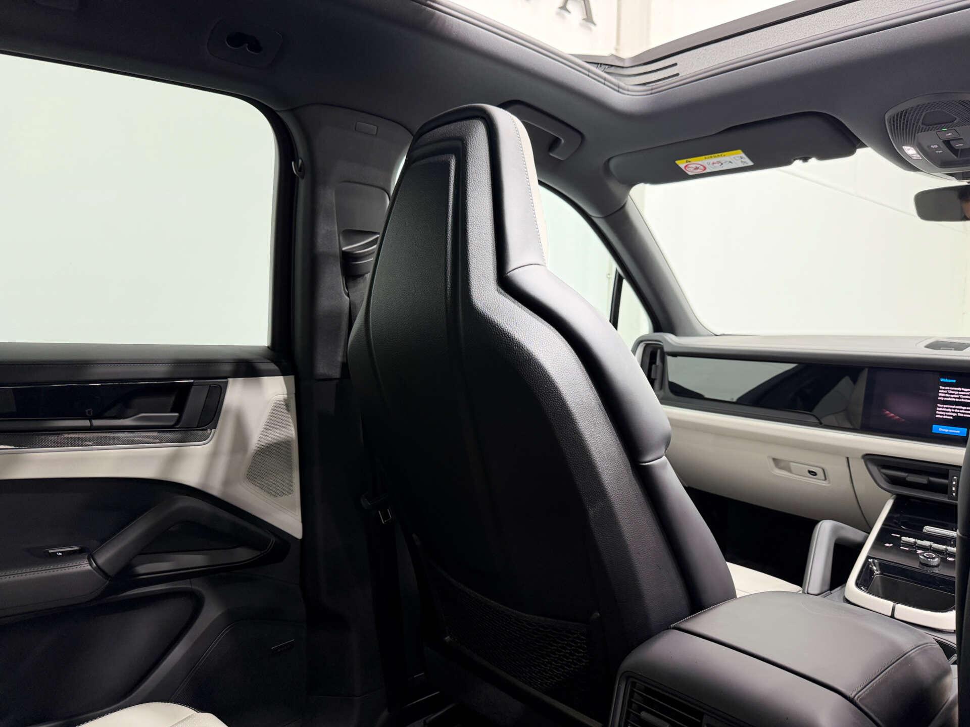Porsche Cayenne view 16