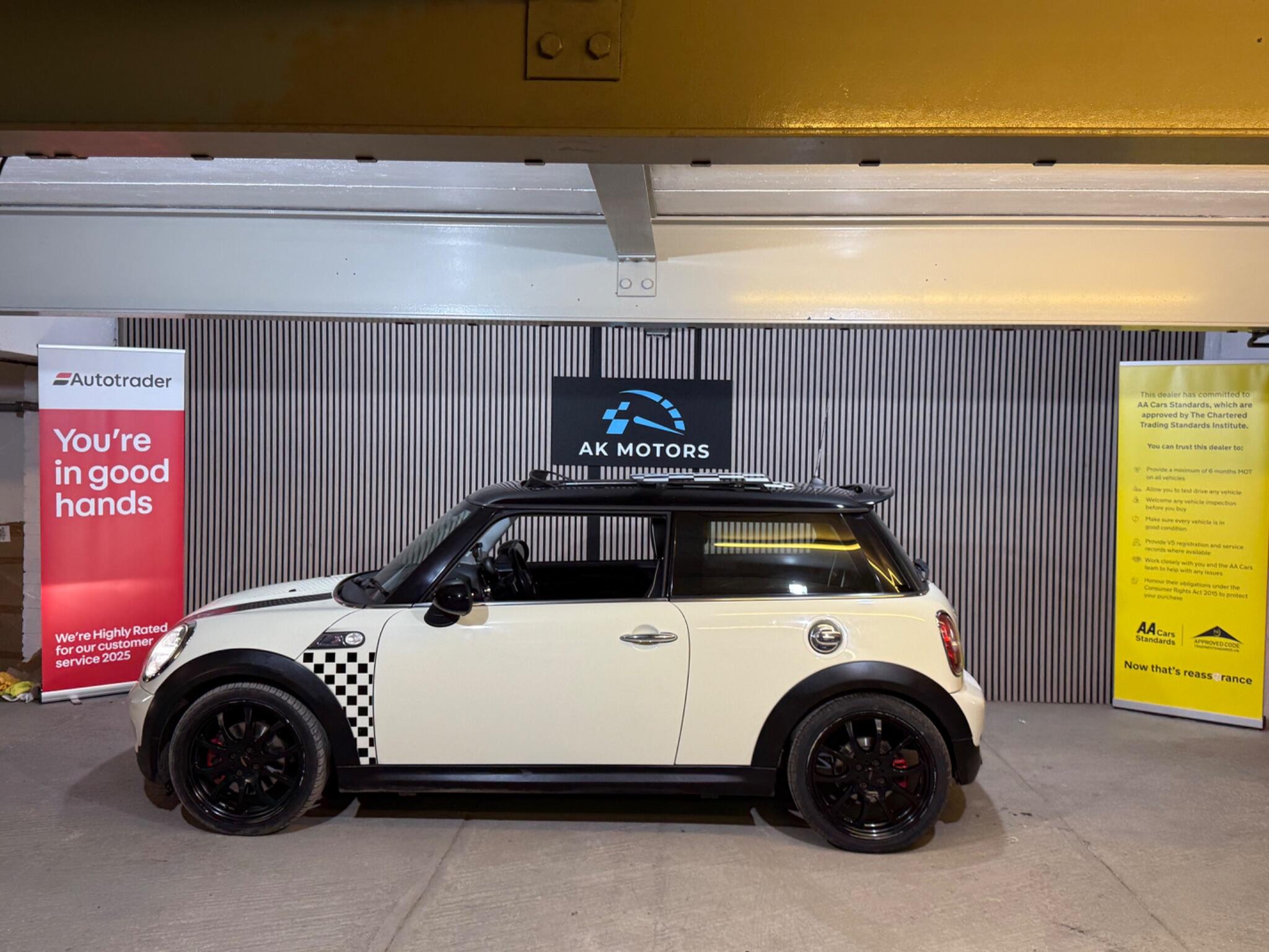 2008 MINI Hatch image 4