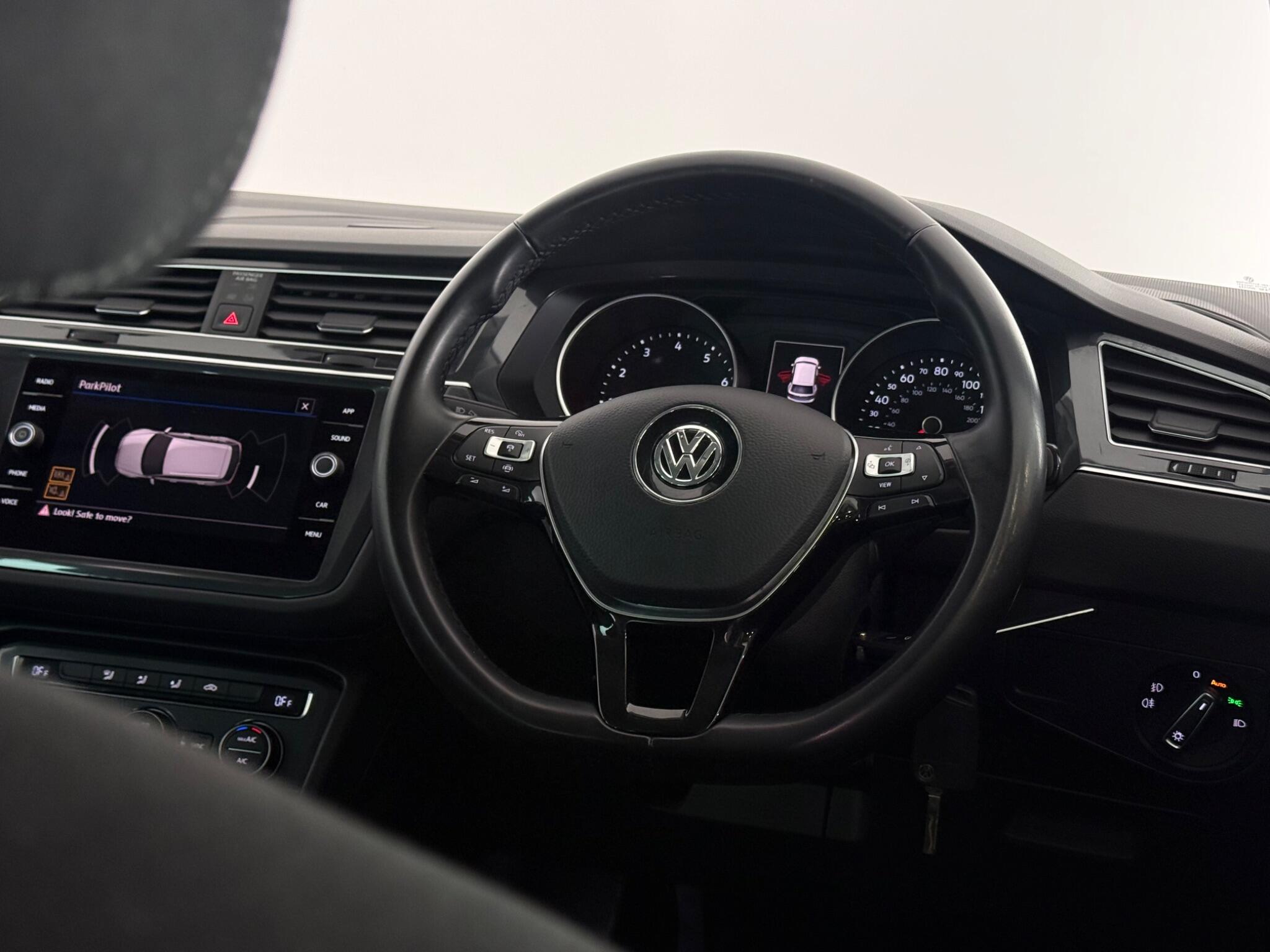 Volkswagen Tiguan view 13
