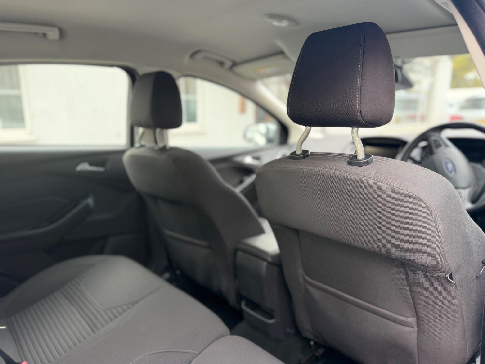 Ford Focus view 24