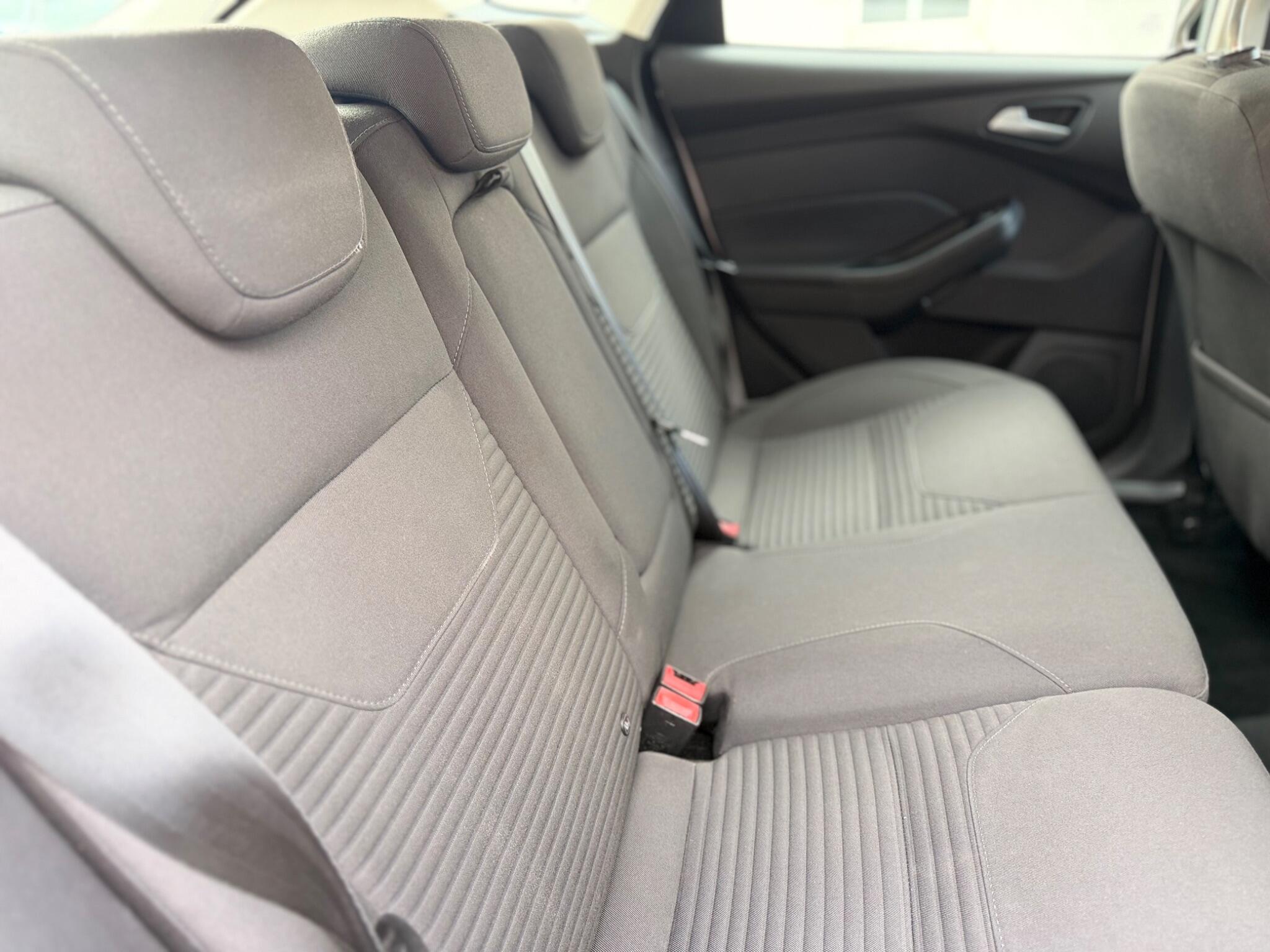 Ford Focus view 23
