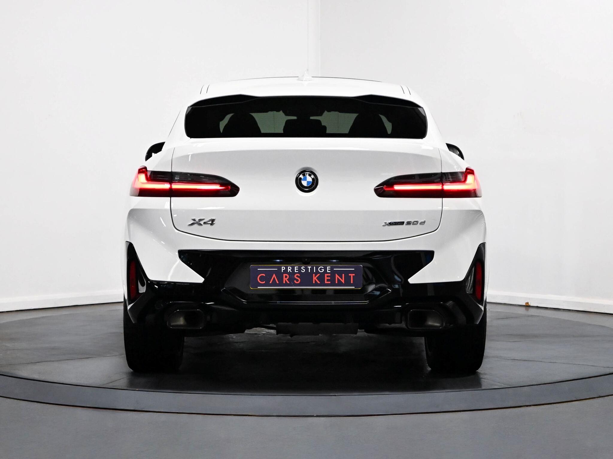 BMW X4 view 21