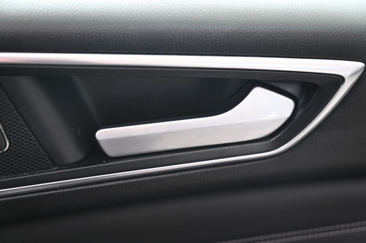 Ford Galaxy view 36